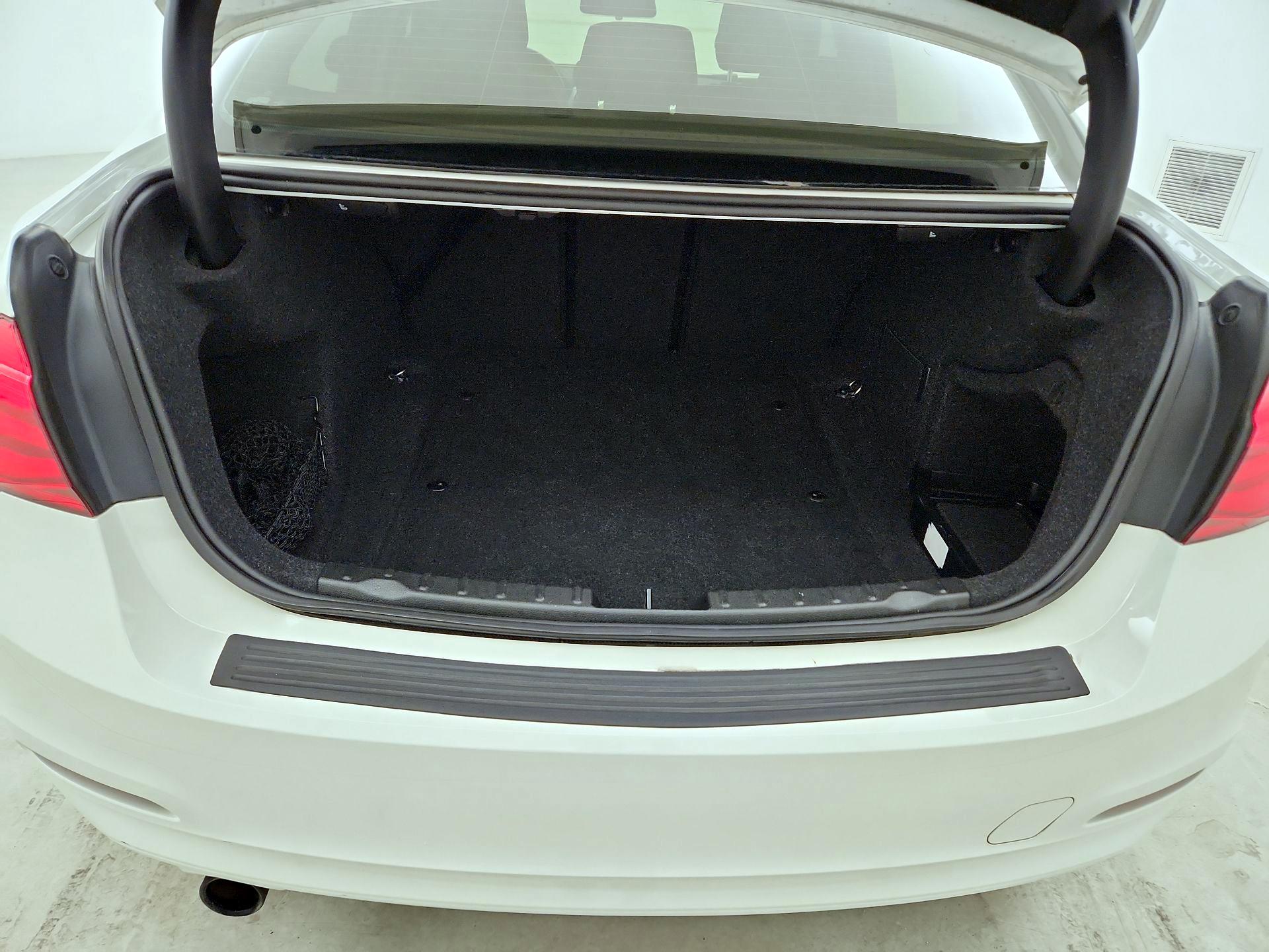 Thumbnail: 2016 BMW 3 Series - 20