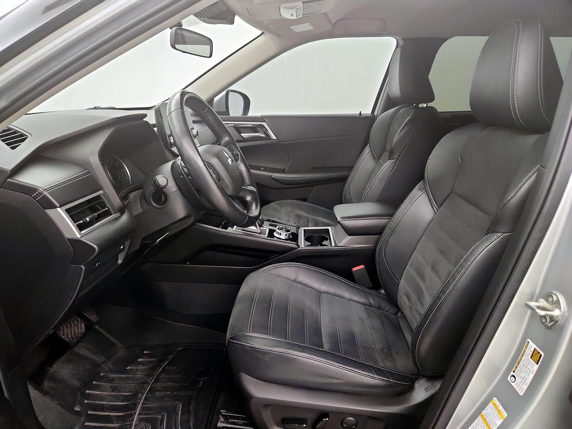 Thumbnail: 2022 Mitsubishi Outlander - 11