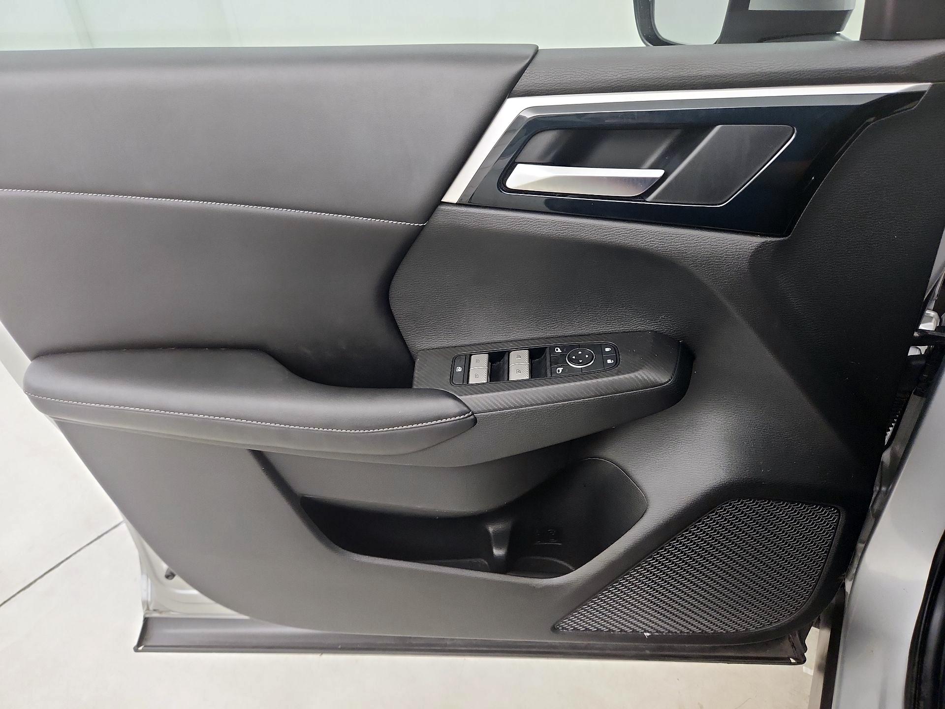 Thumbnail: 2022 Mitsubishi Outlander - 12