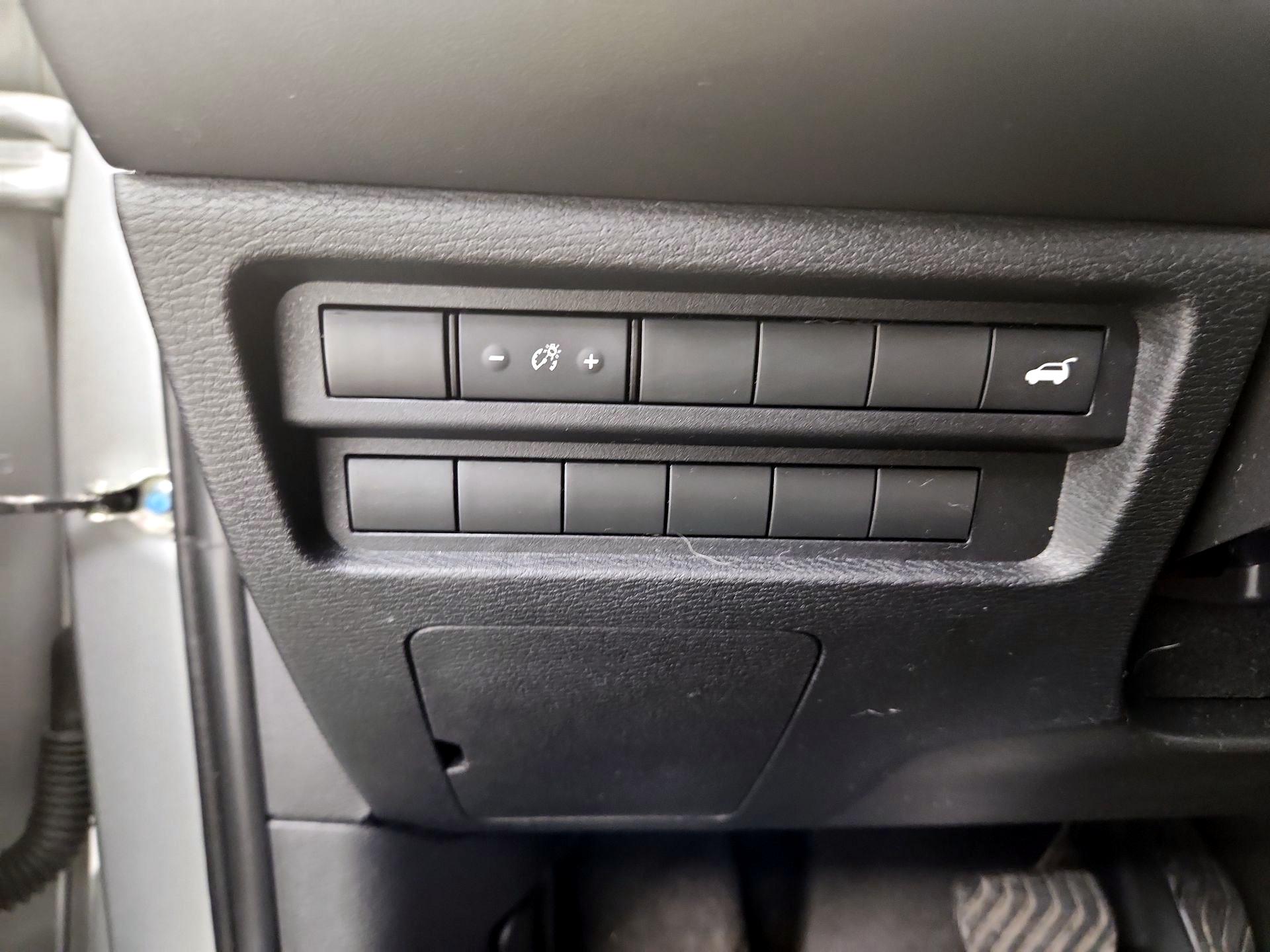 Thumbnail: 2022 Mitsubishi Outlander - 13