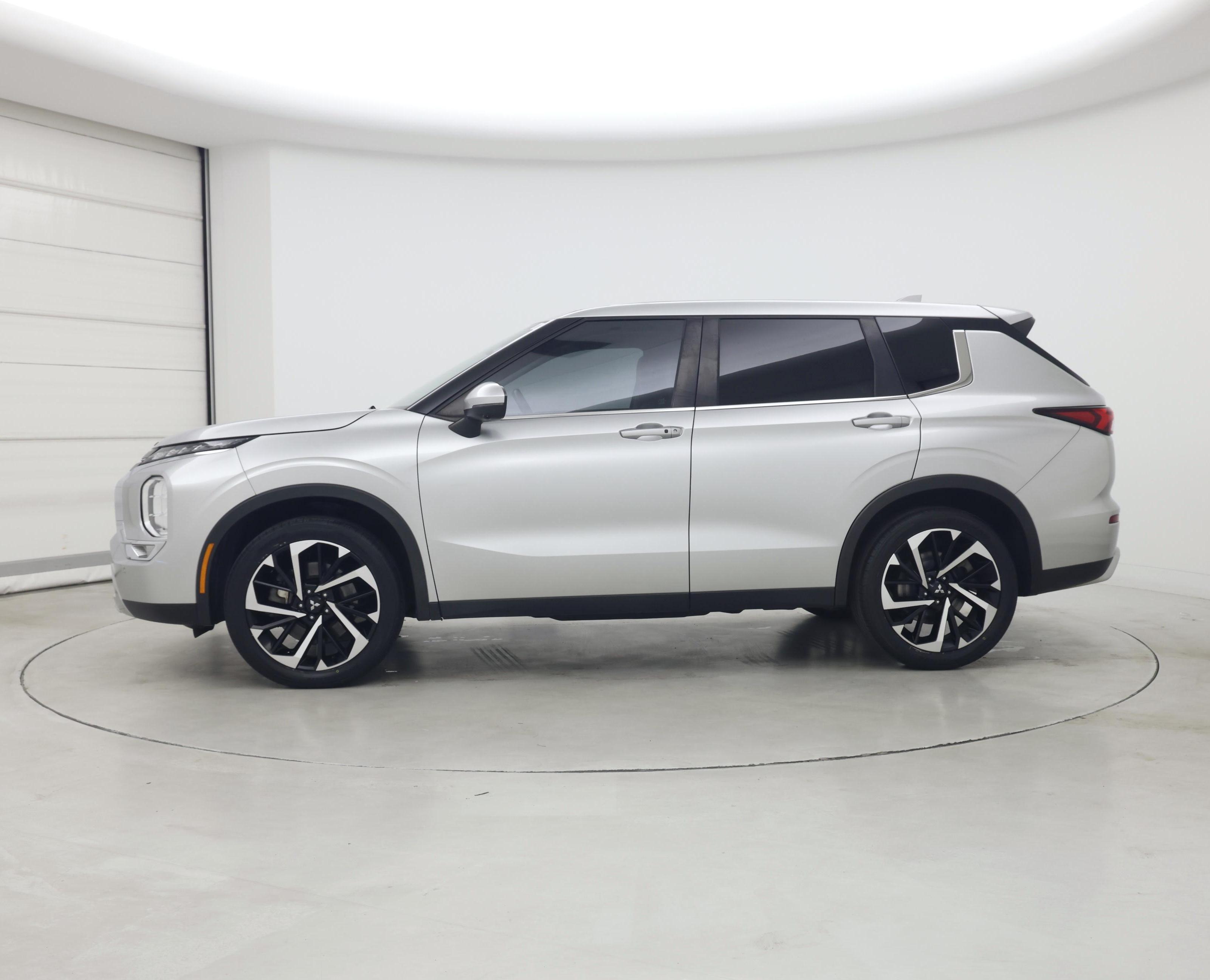 Thumbnail: 2022 Mitsubishi Outlander - 3