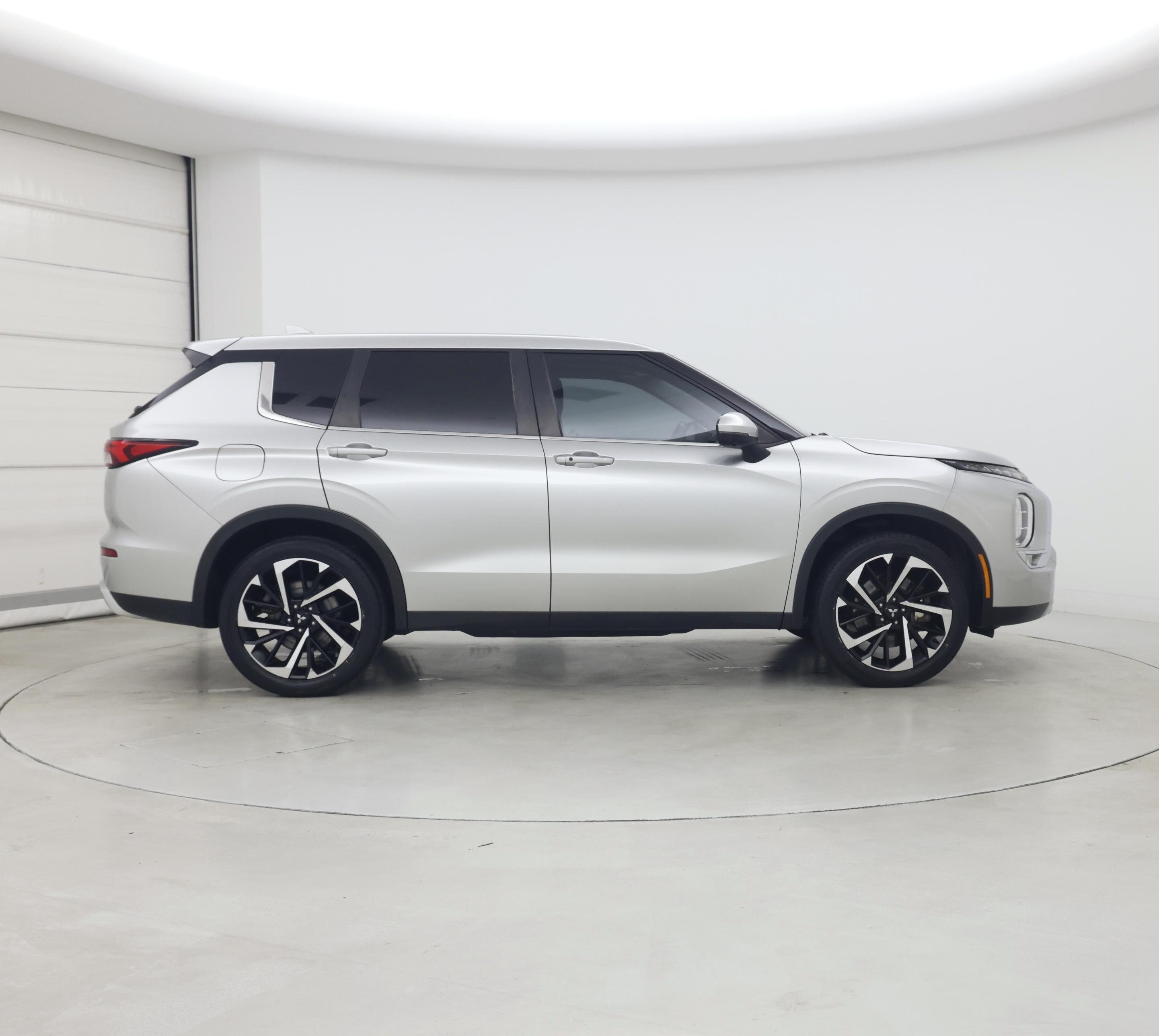 Thumbnail: 2022 Mitsubishi Outlander - 7