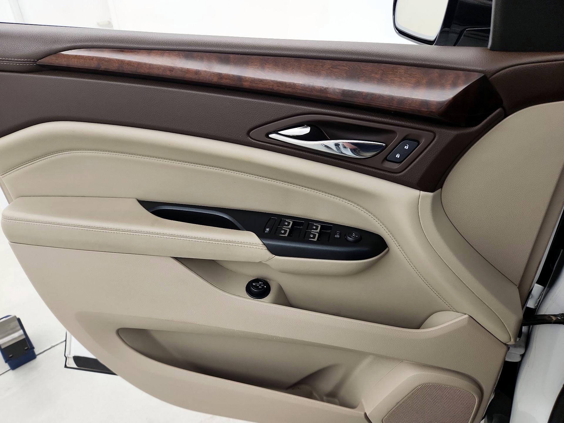 Thumbnail: 2015 Cadillac SRX - 12