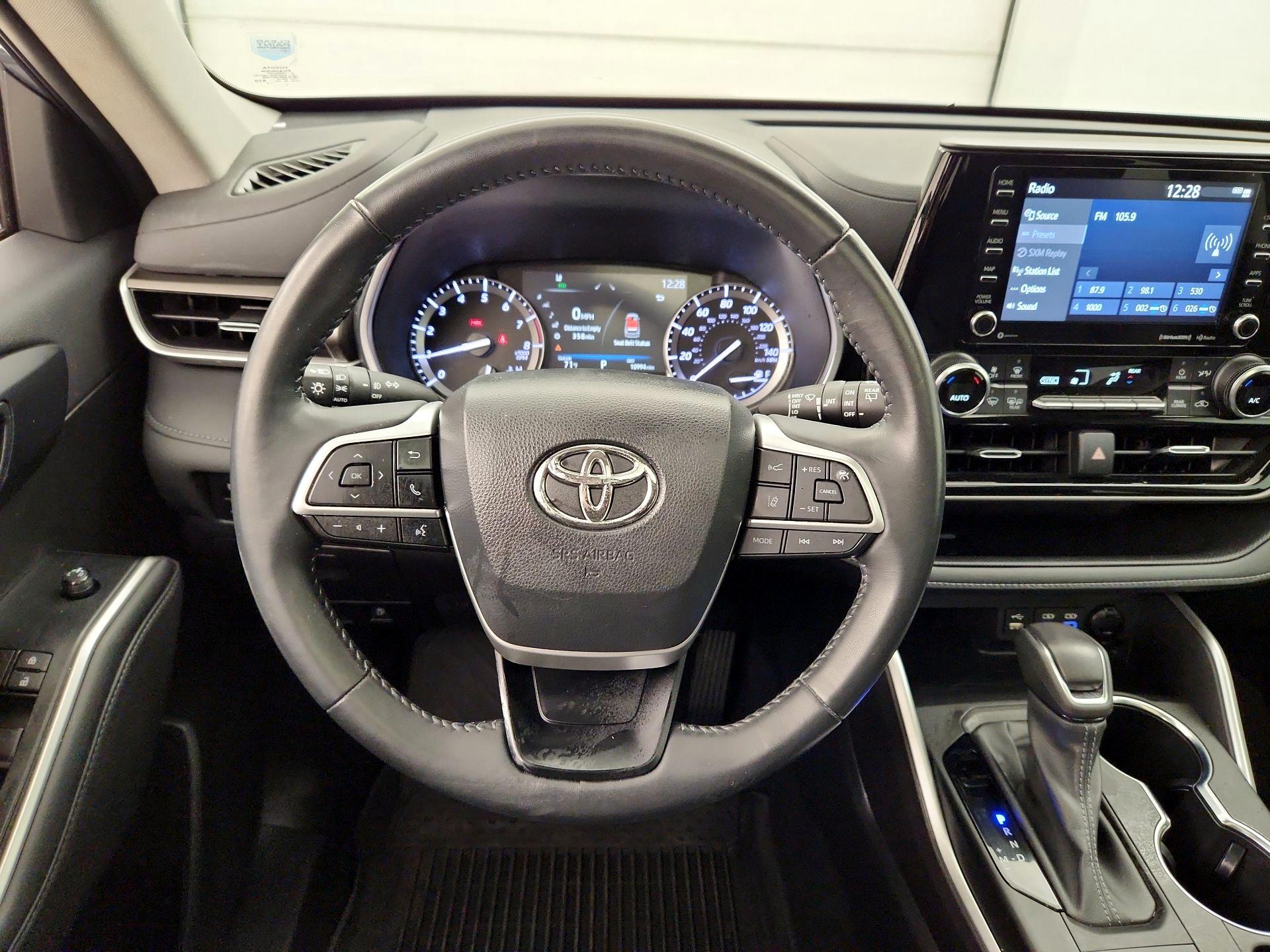 Thumbnail: 2022 Toyota Highlander - 10