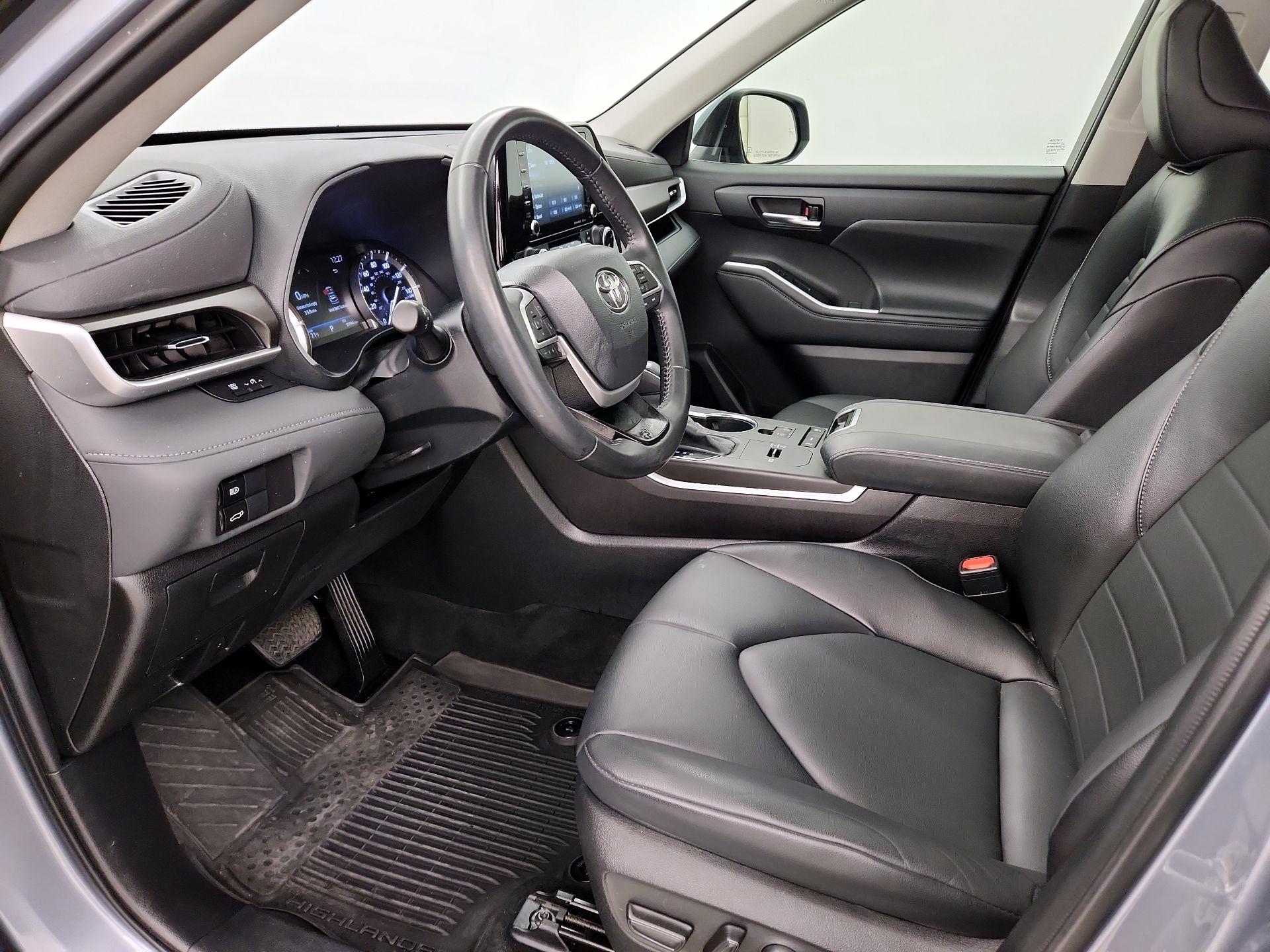 Thumbnail: 2022 Toyota Highlander - 11
