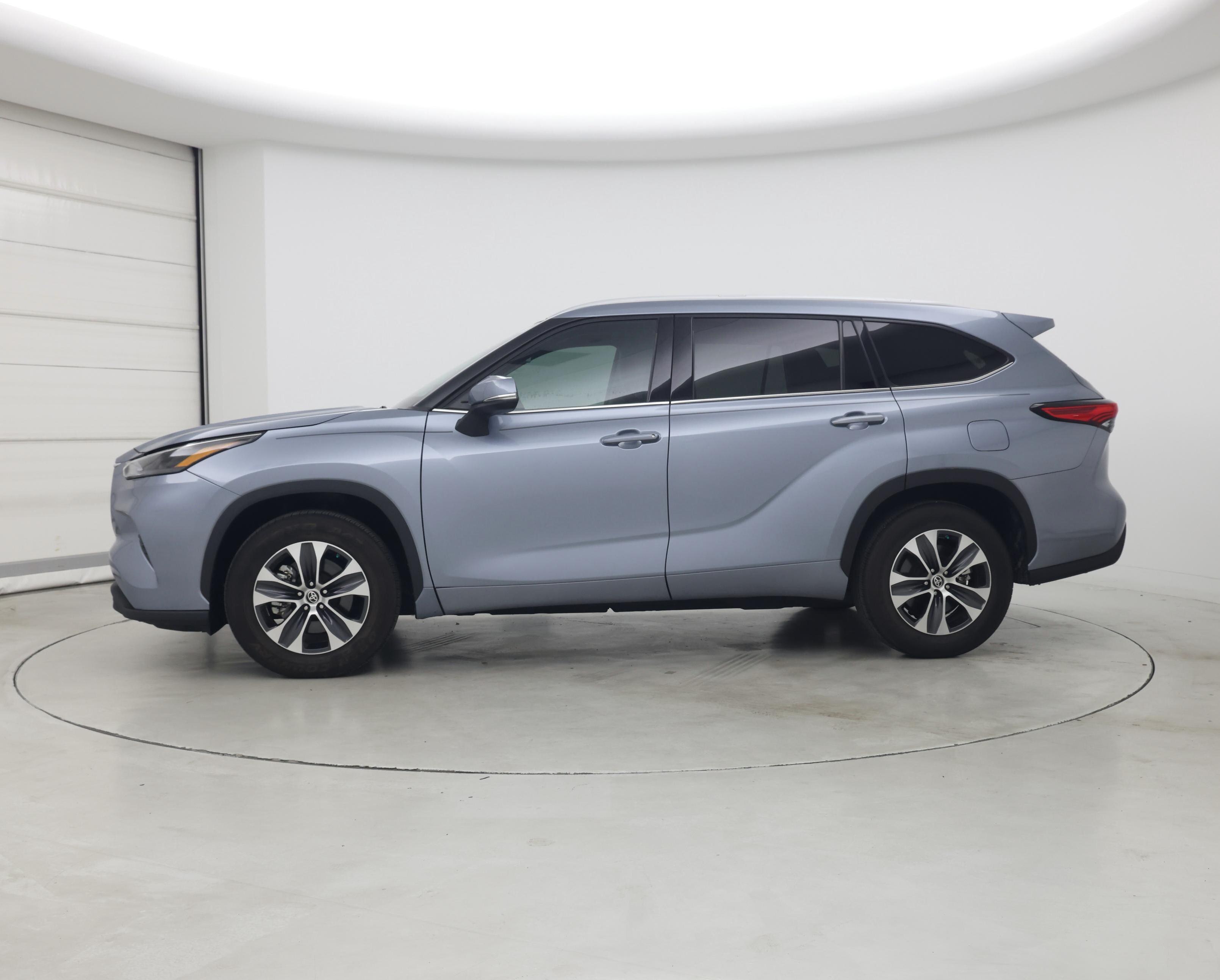 Thumbnail: 2022 Toyota Highlander - 3