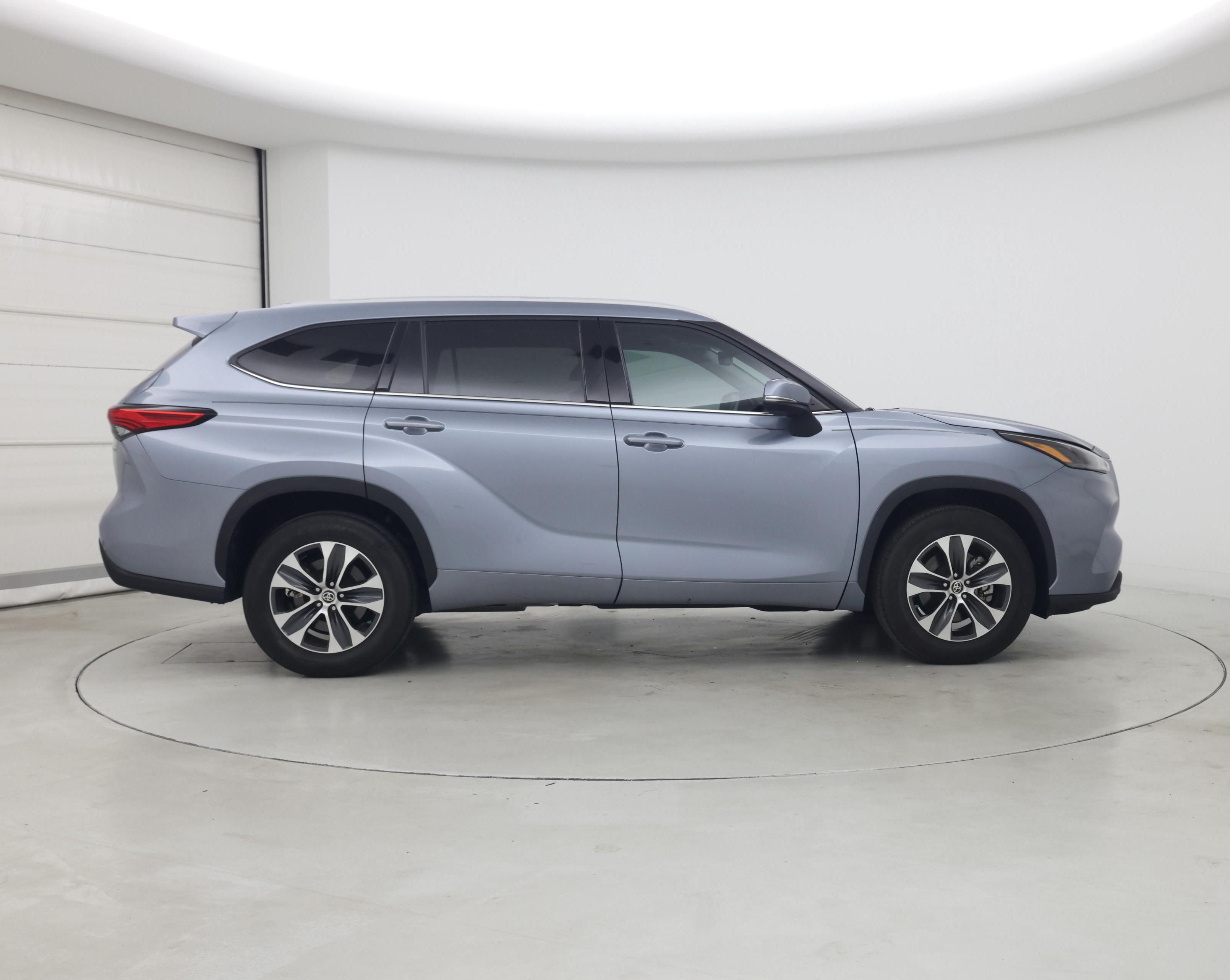 Thumbnail: 2022 Toyota Highlander - 7