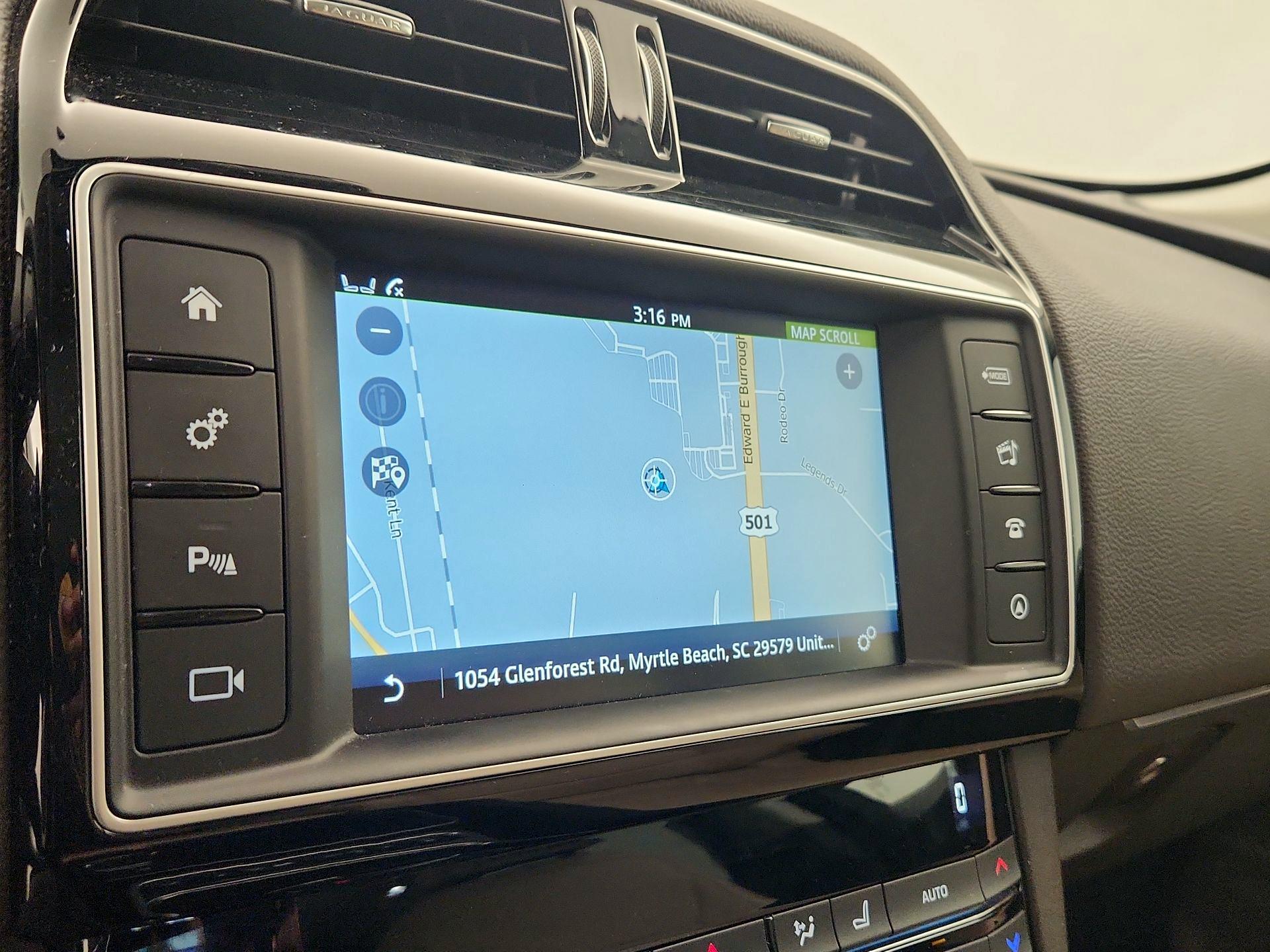 Thumbnail: 2017 Jaguar F-Pace - 14