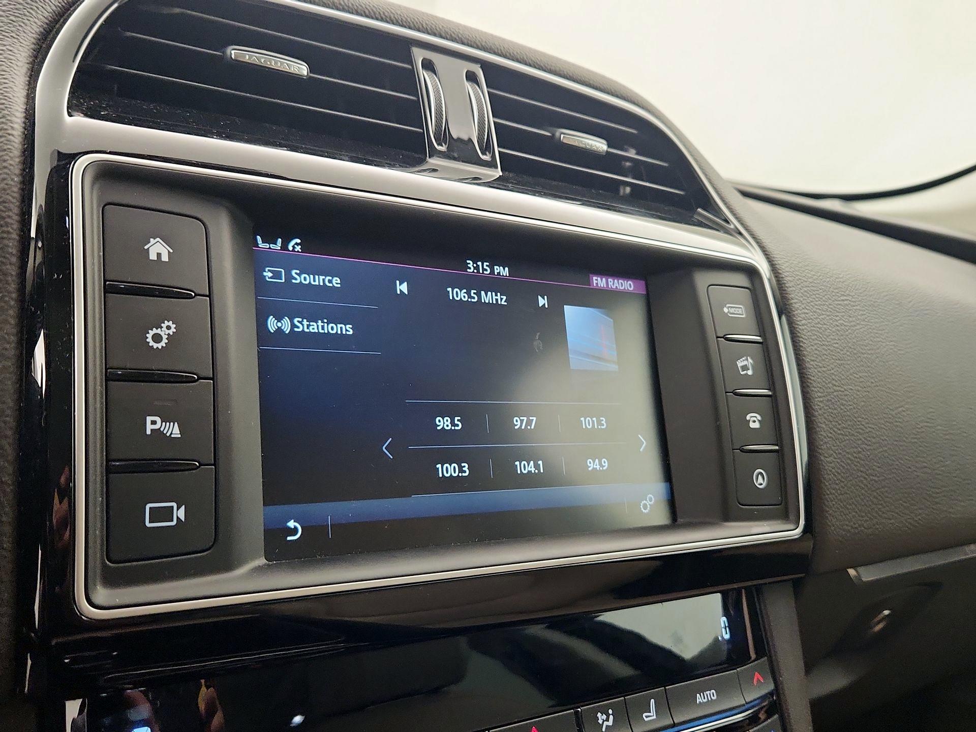 Thumbnail: 2017 Jaguar F-Pace - 16