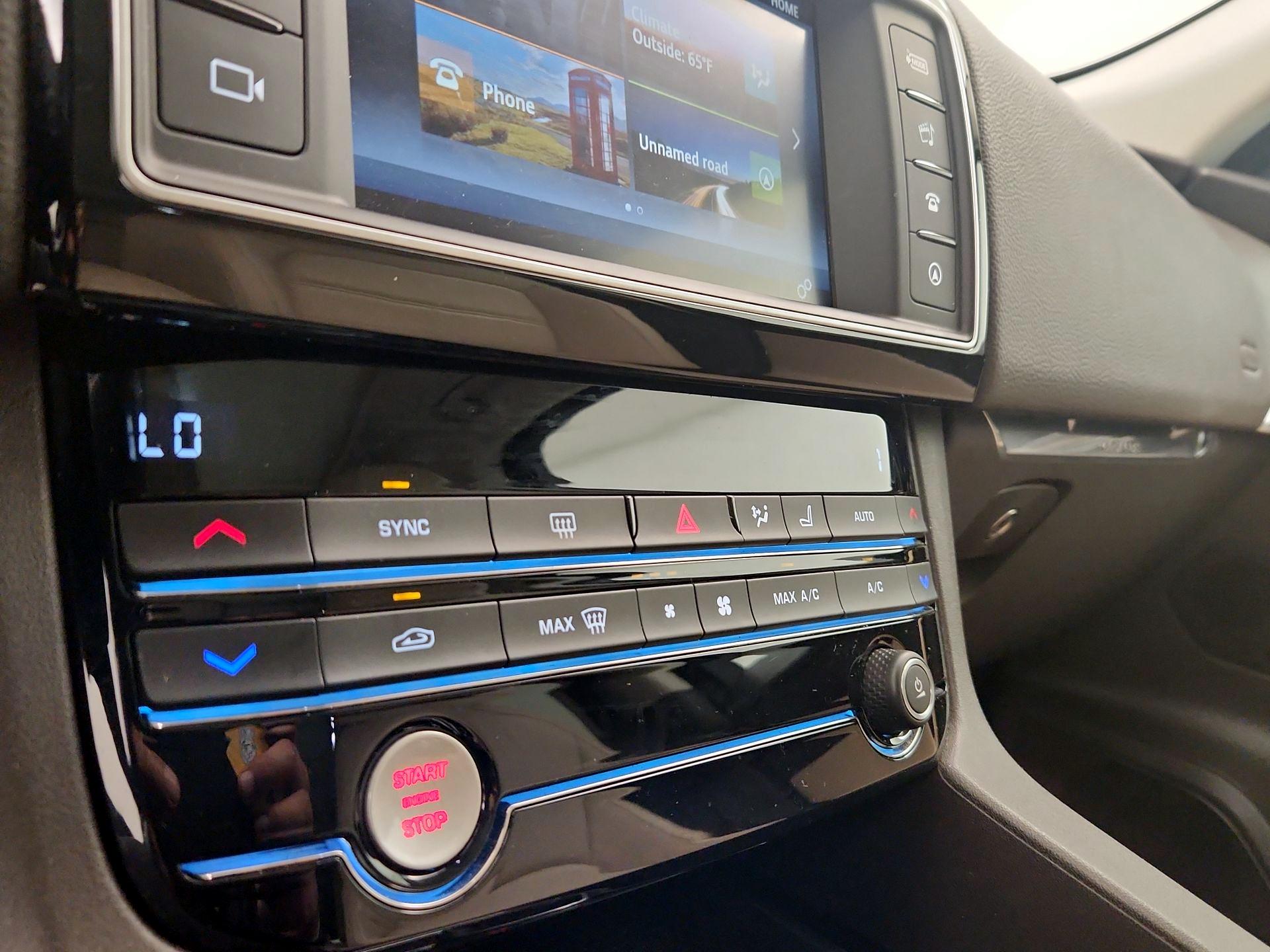 Thumbnail: 2017 Jaguar F-Pace - 17