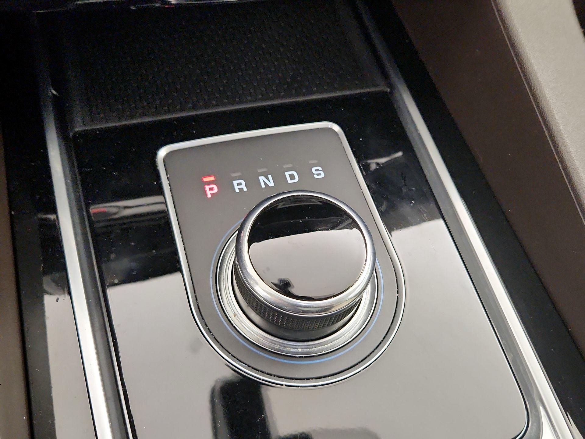 Thumbnail: 2017 Jaguar F-Pace - 18