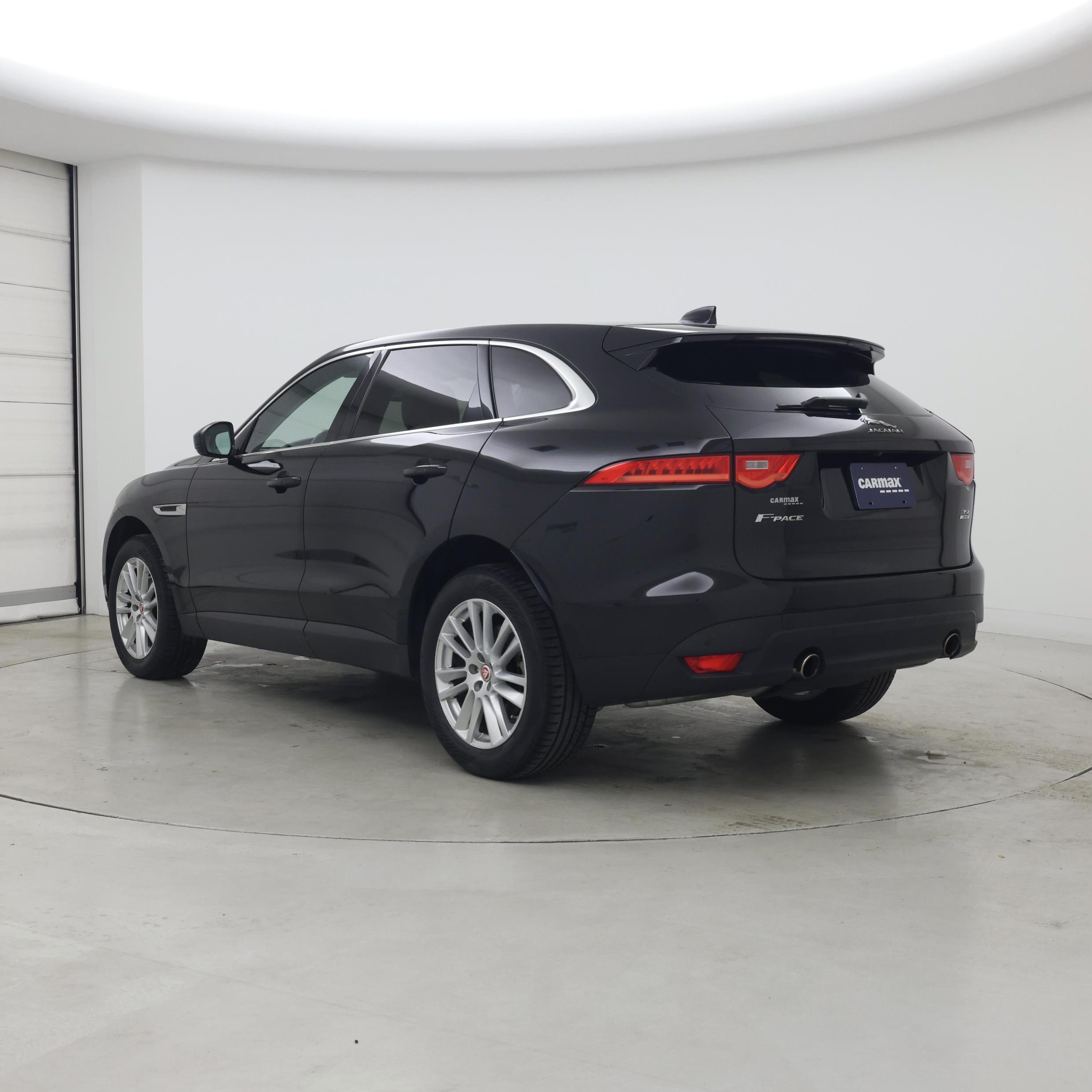 Thumbnail: 2017 Jaguar F-Pace - 2
