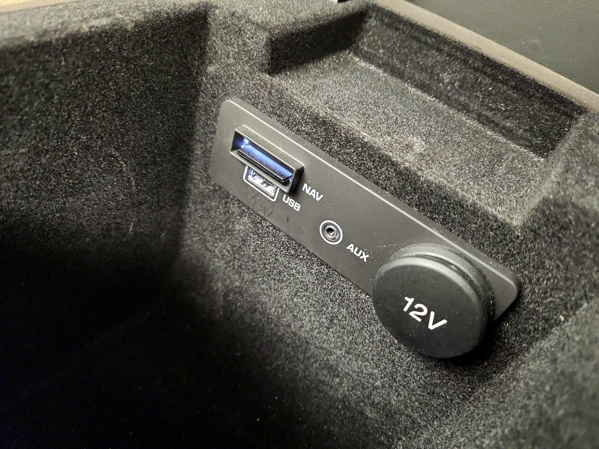 Thumbnail: 2017 Jaguar F-Pace - 19