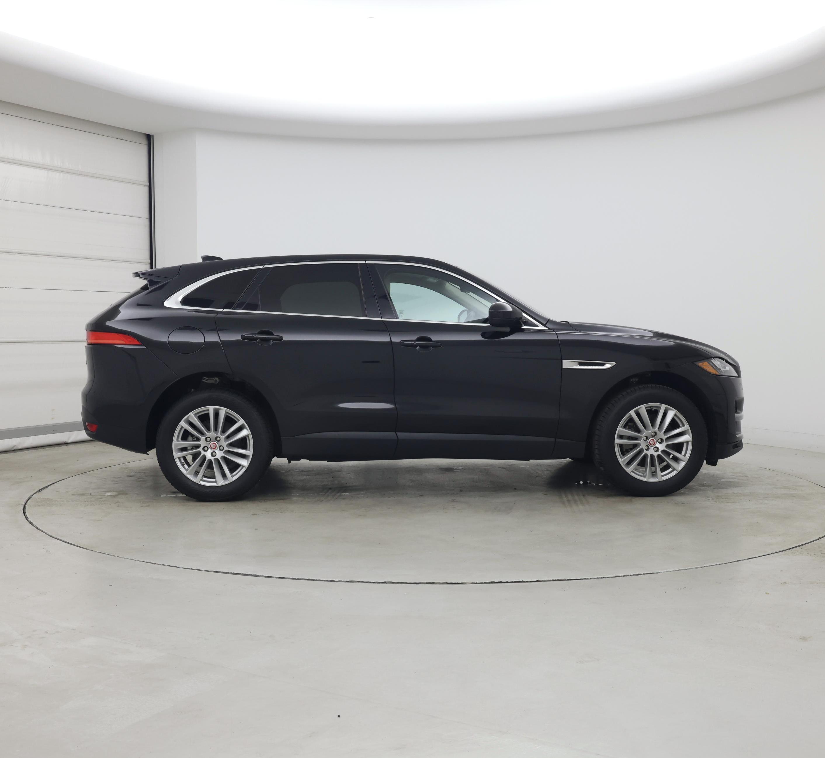 Thumbnail: 2017 Jaguar F-Pace - 7