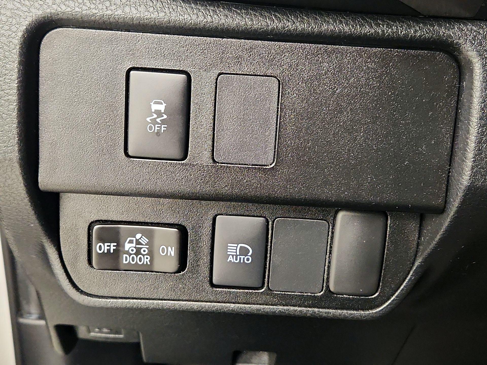 Thumbnail: 2021 Toyota Tacoma - 13