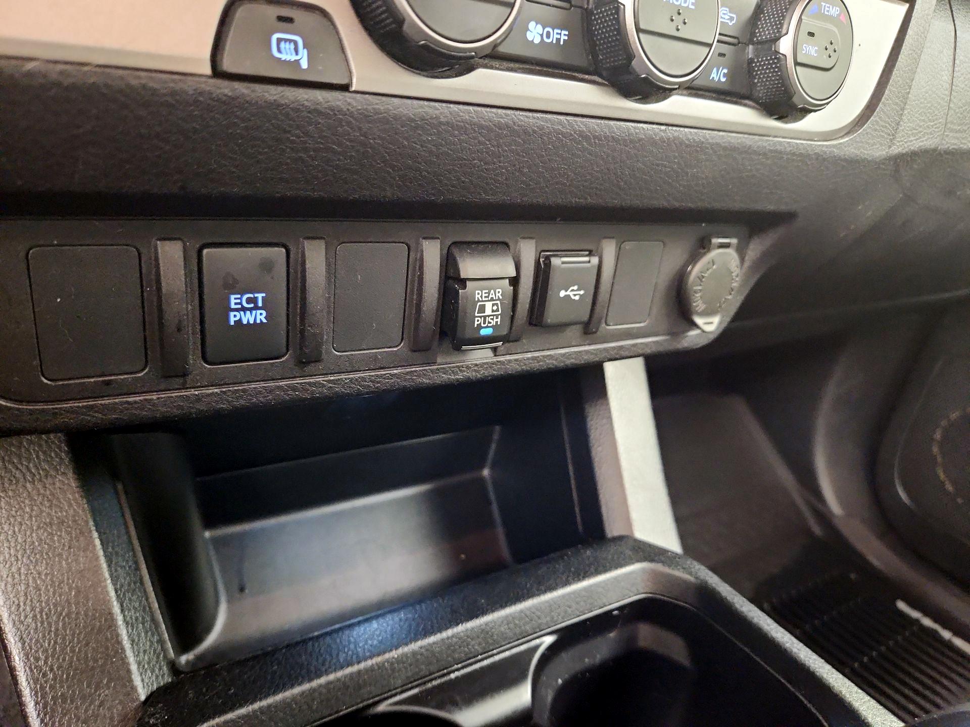 Thumbnail: 2021 Toyota Tacoma - 18