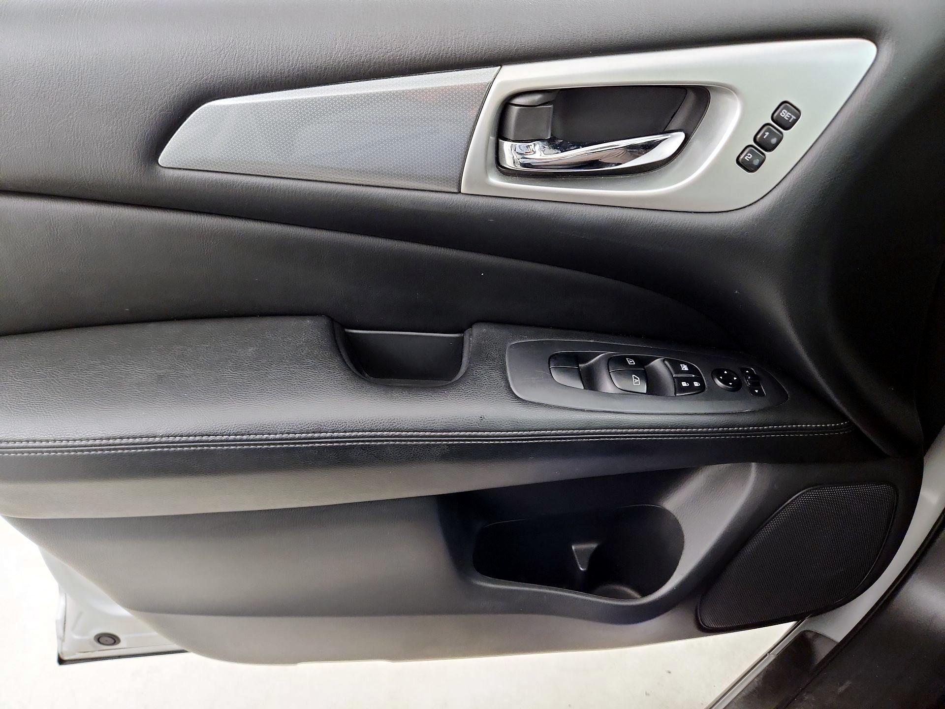 Thumbnail: 2017 Nissan Pathfinder - 12