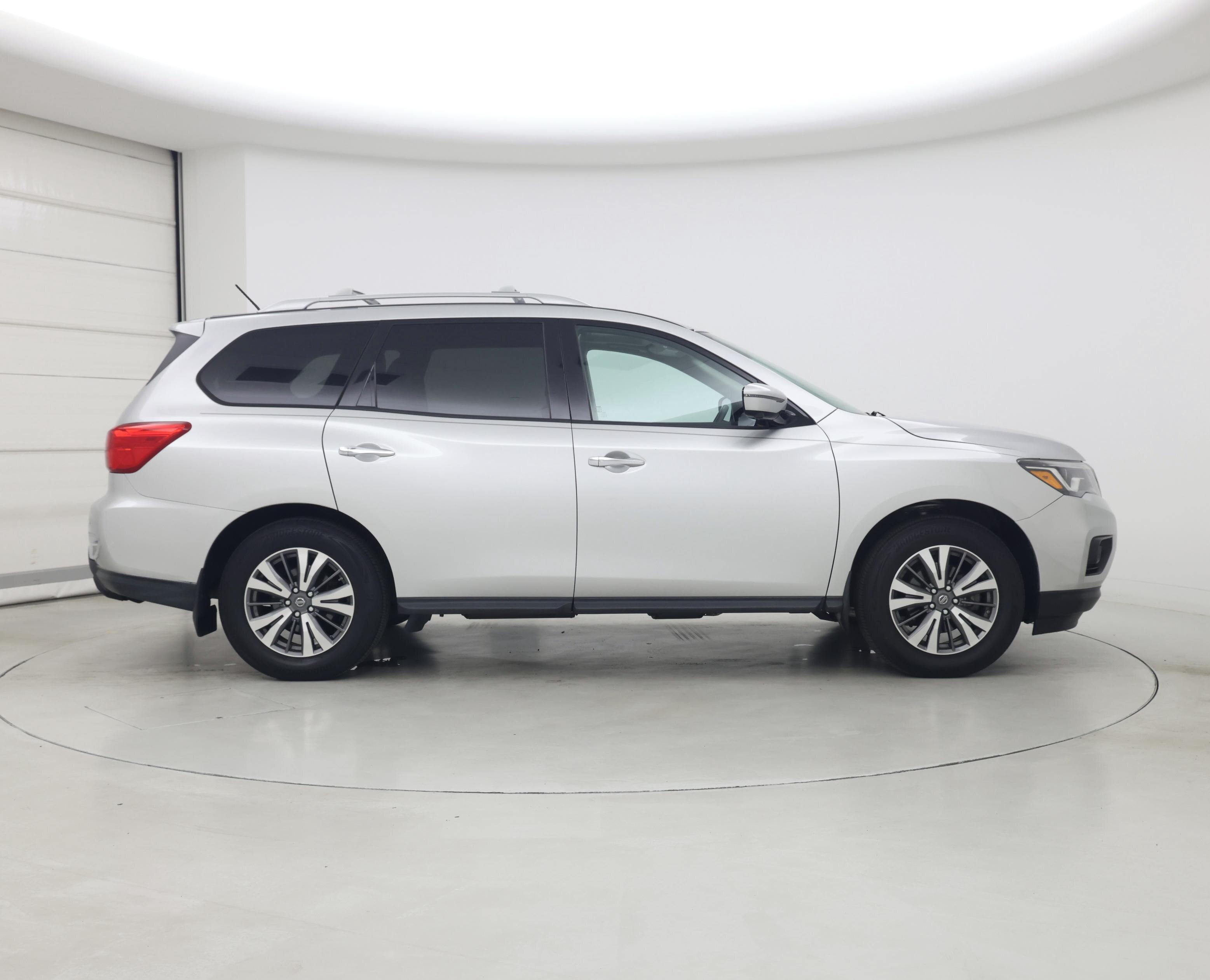 Thumbnail: 2017 Nissan Pathfinder - 7