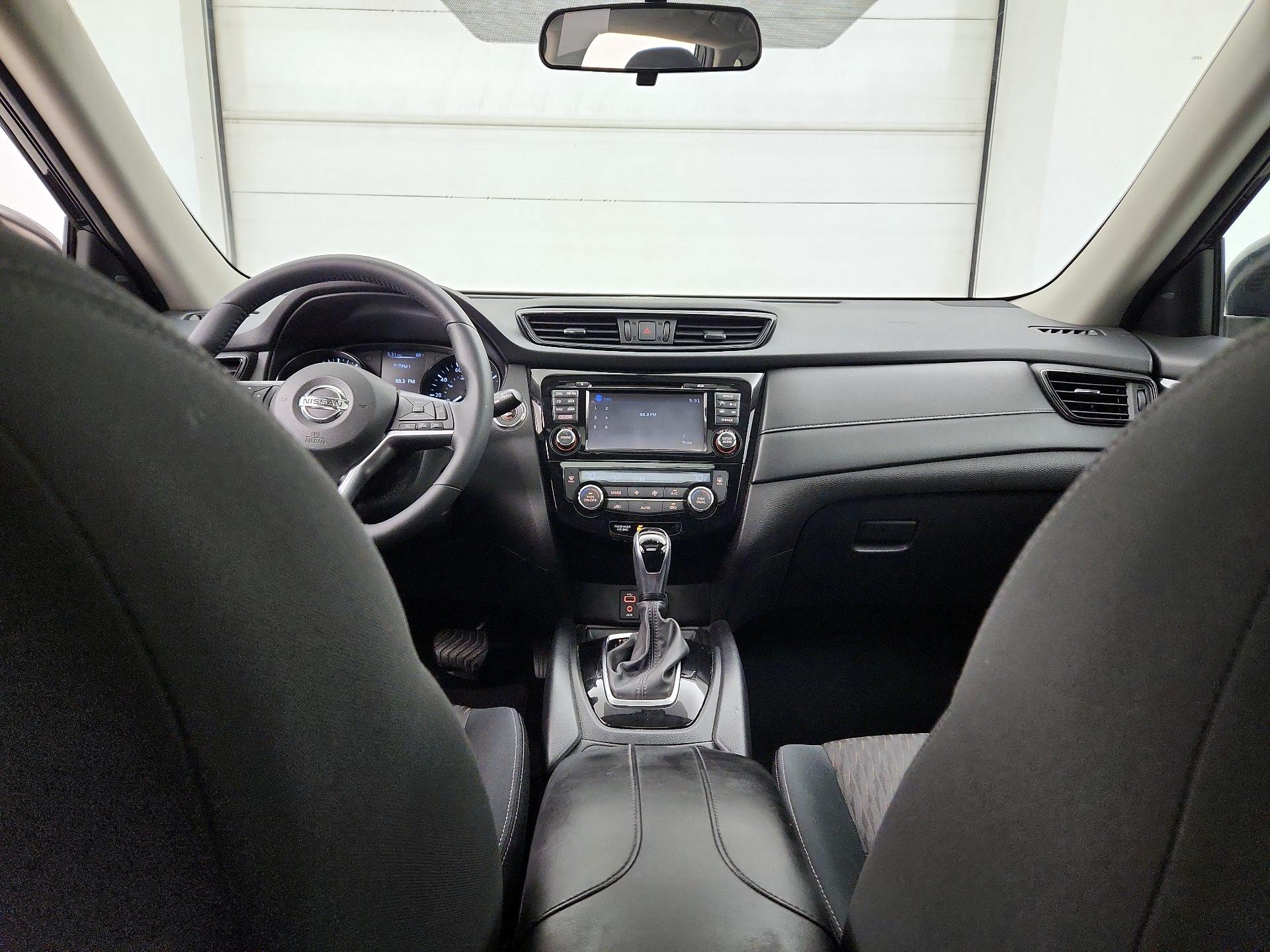 Thumbnail: 2017 Nissan Rogue - 9