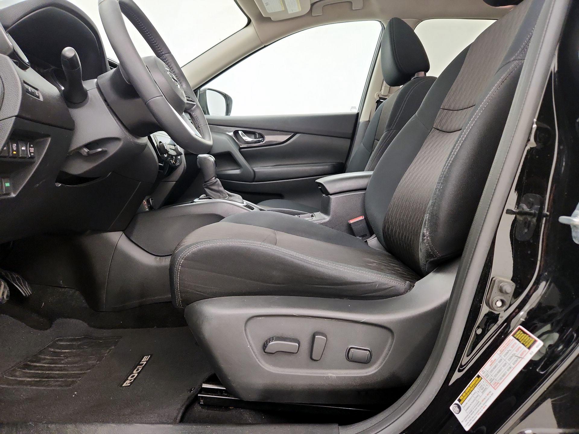 Thumbnail: 2017 Nissan Rogue - 11