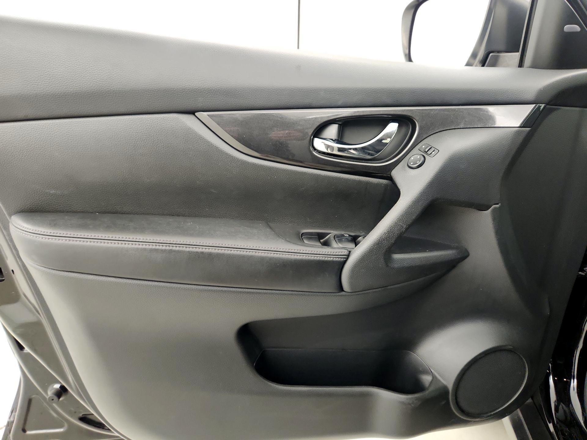 Thumbnail: 2017 Nissan Rogue - 12