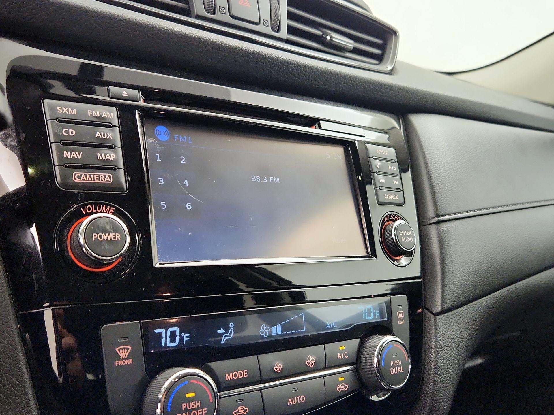 Thumbnail: 2017 Nissan Rogue - 15