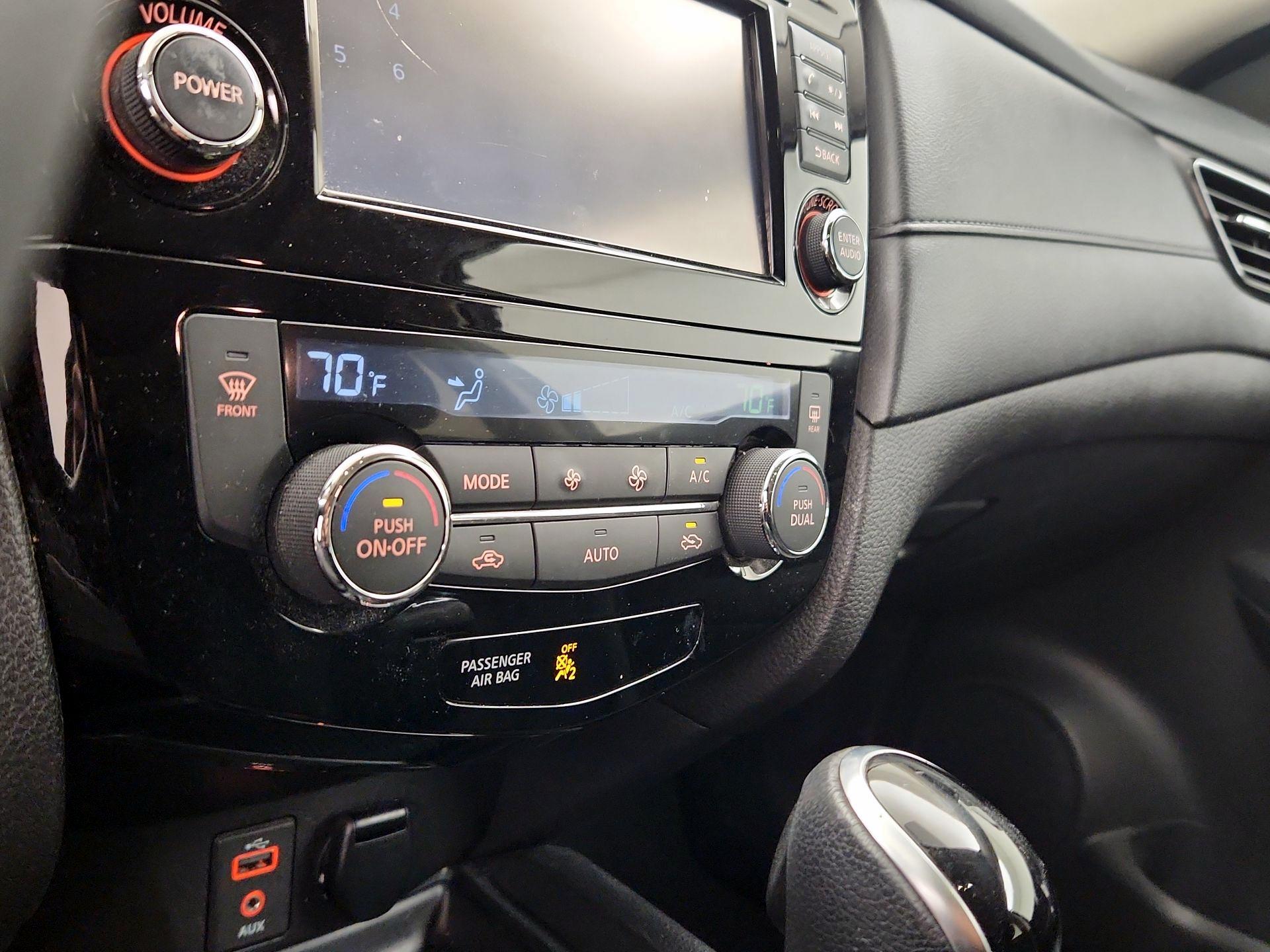 Thumbnail: 2017 Nissan Rogue - 16