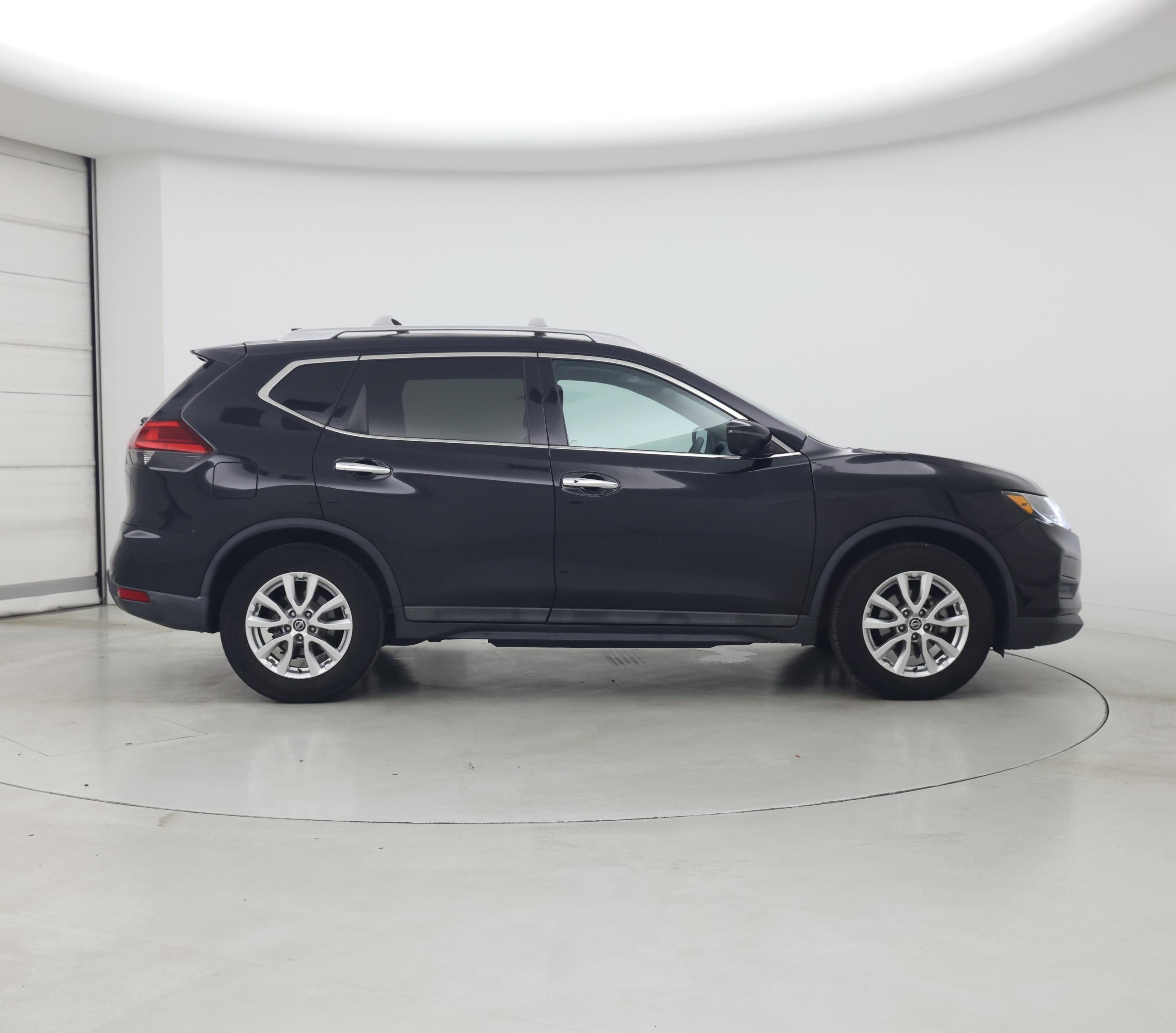 Thumbnail: 2017 Nissan Rogue - 7