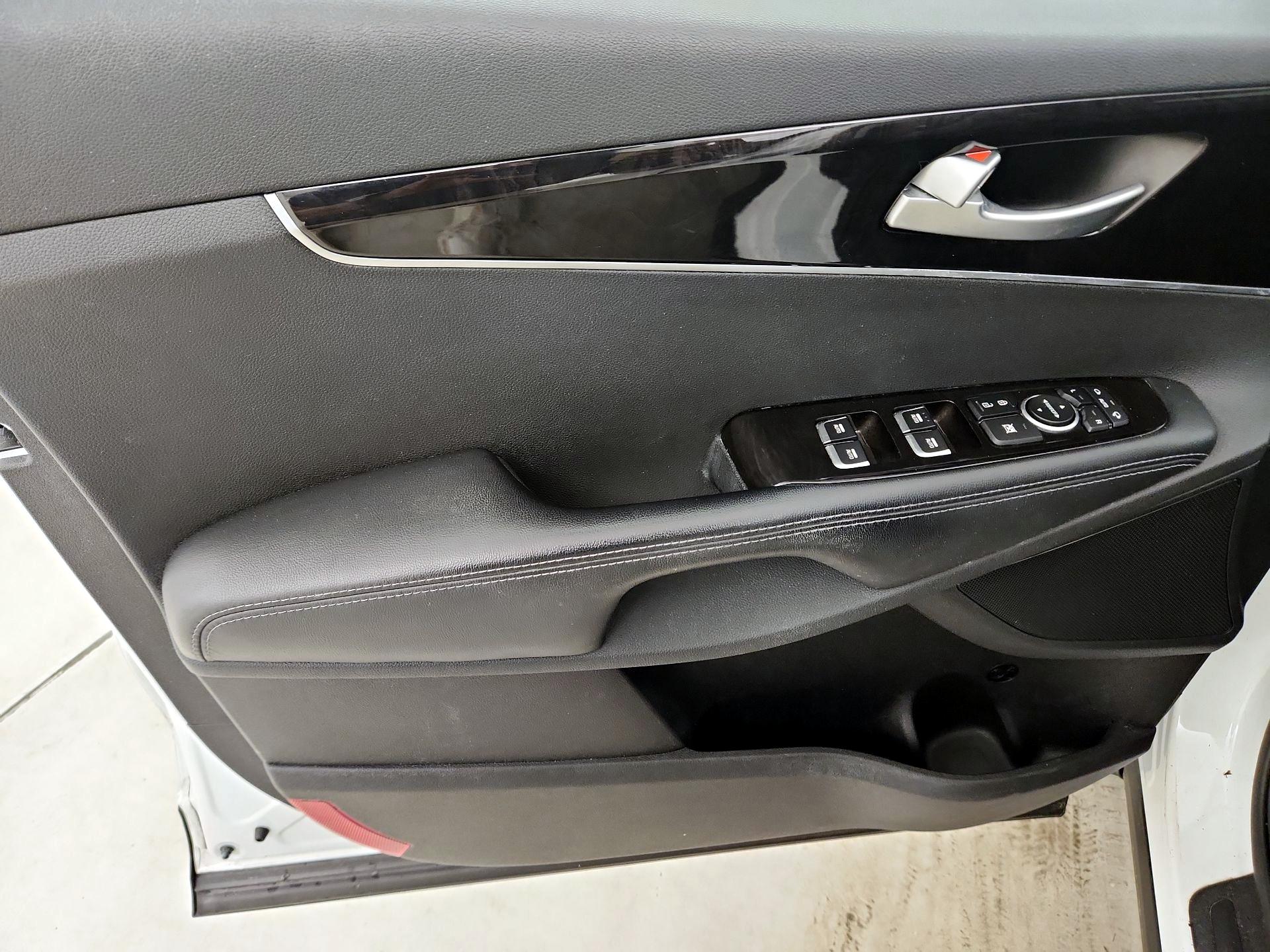 Thumbnail: 2016 Kia Sorento - 12