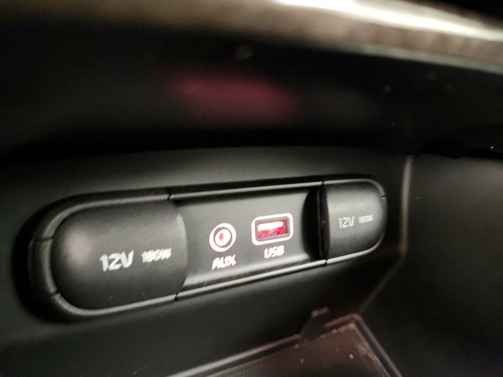 Thumbnail: 2016 Kia Sorento - 18