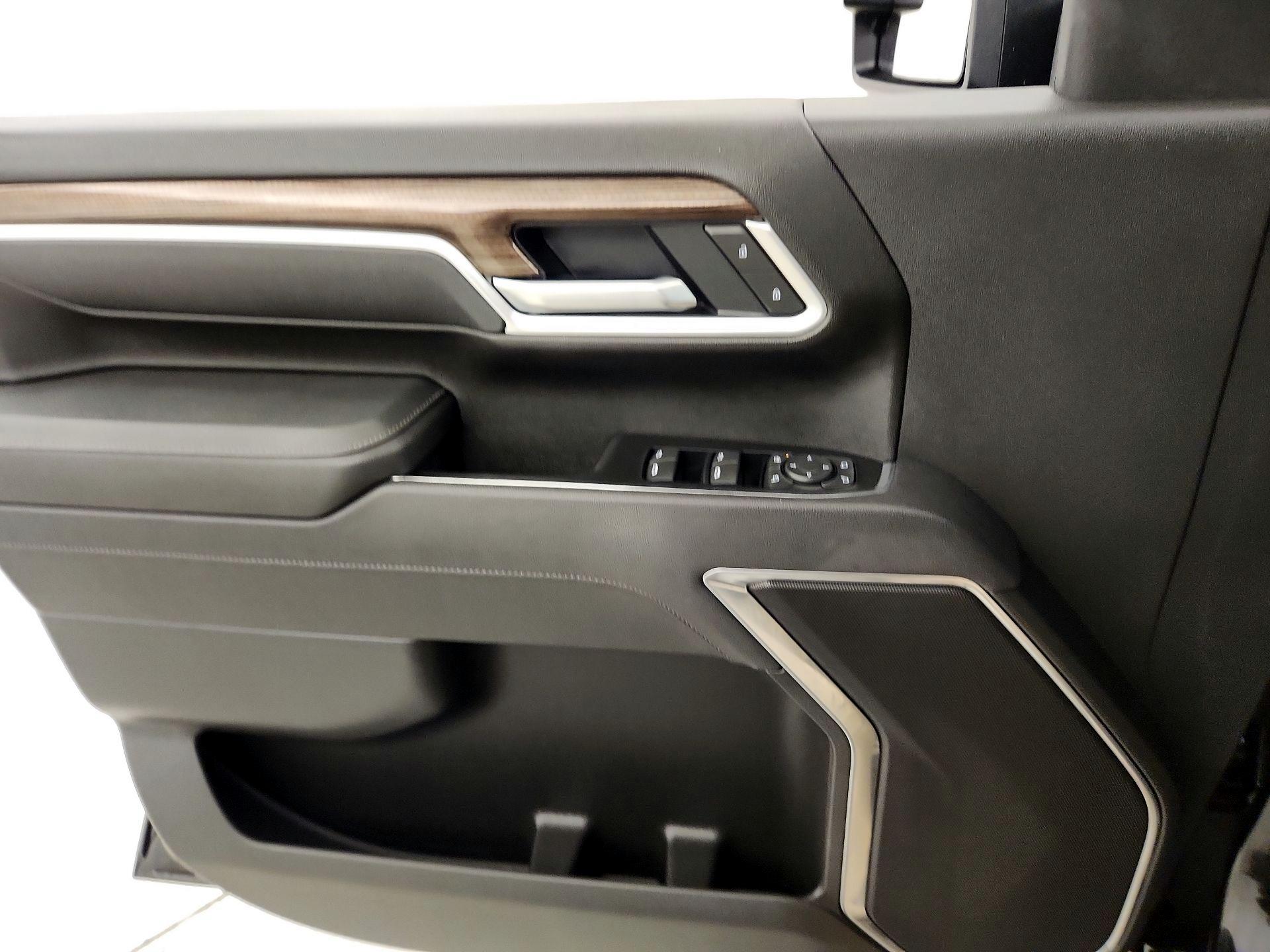 Thumbnail: 2025 Chevrolet Silverado 2500 - 12