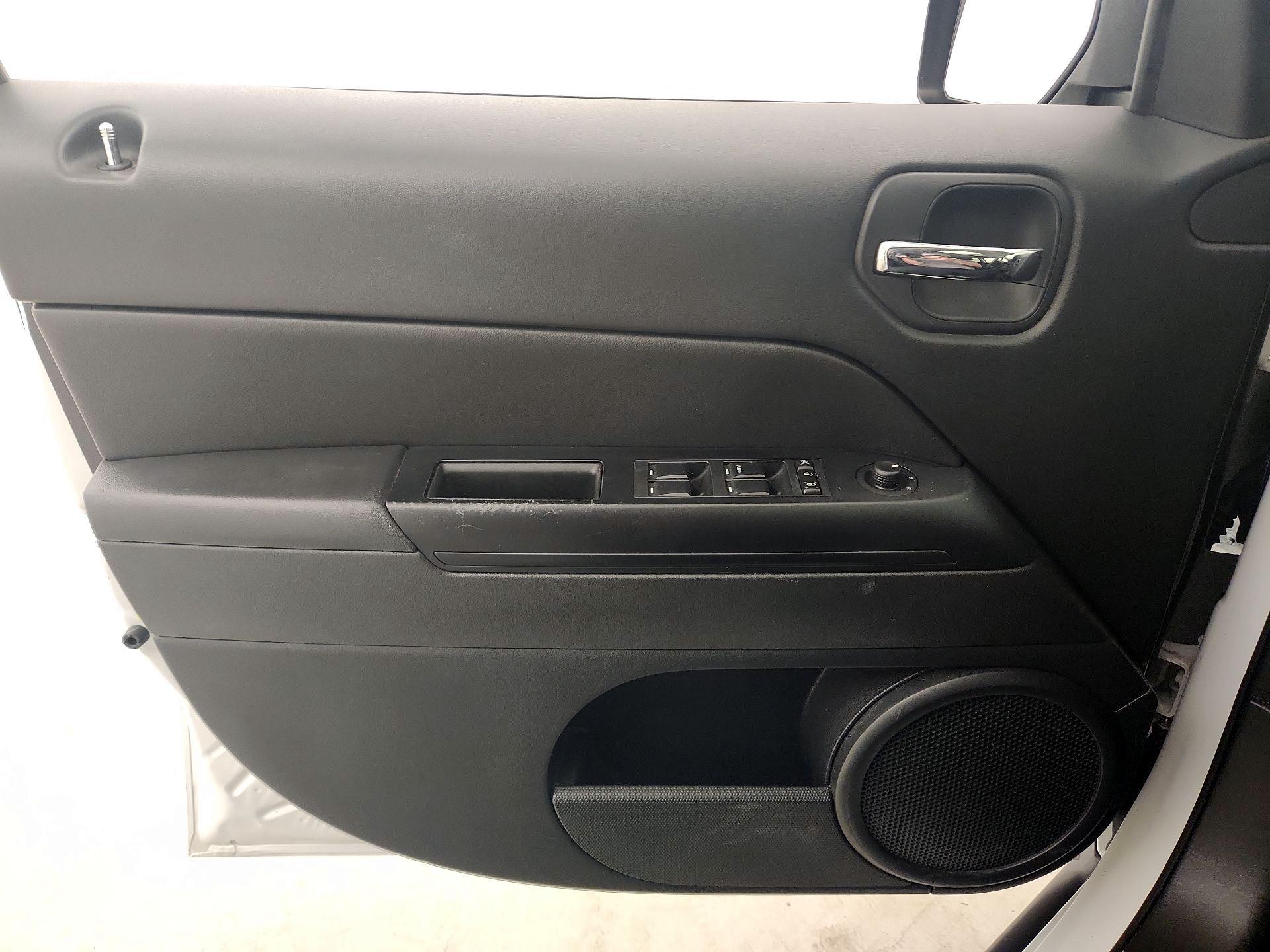 Thumbnail: 2017 Jeep Patriot - 12