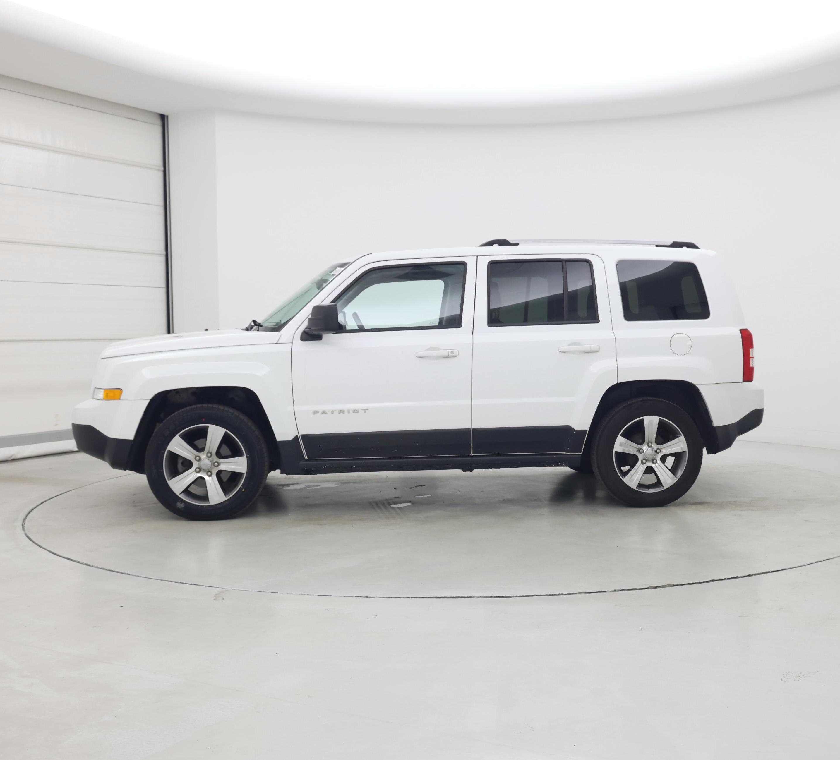 Thumbnail: 2017 Jeep Patriot - 3