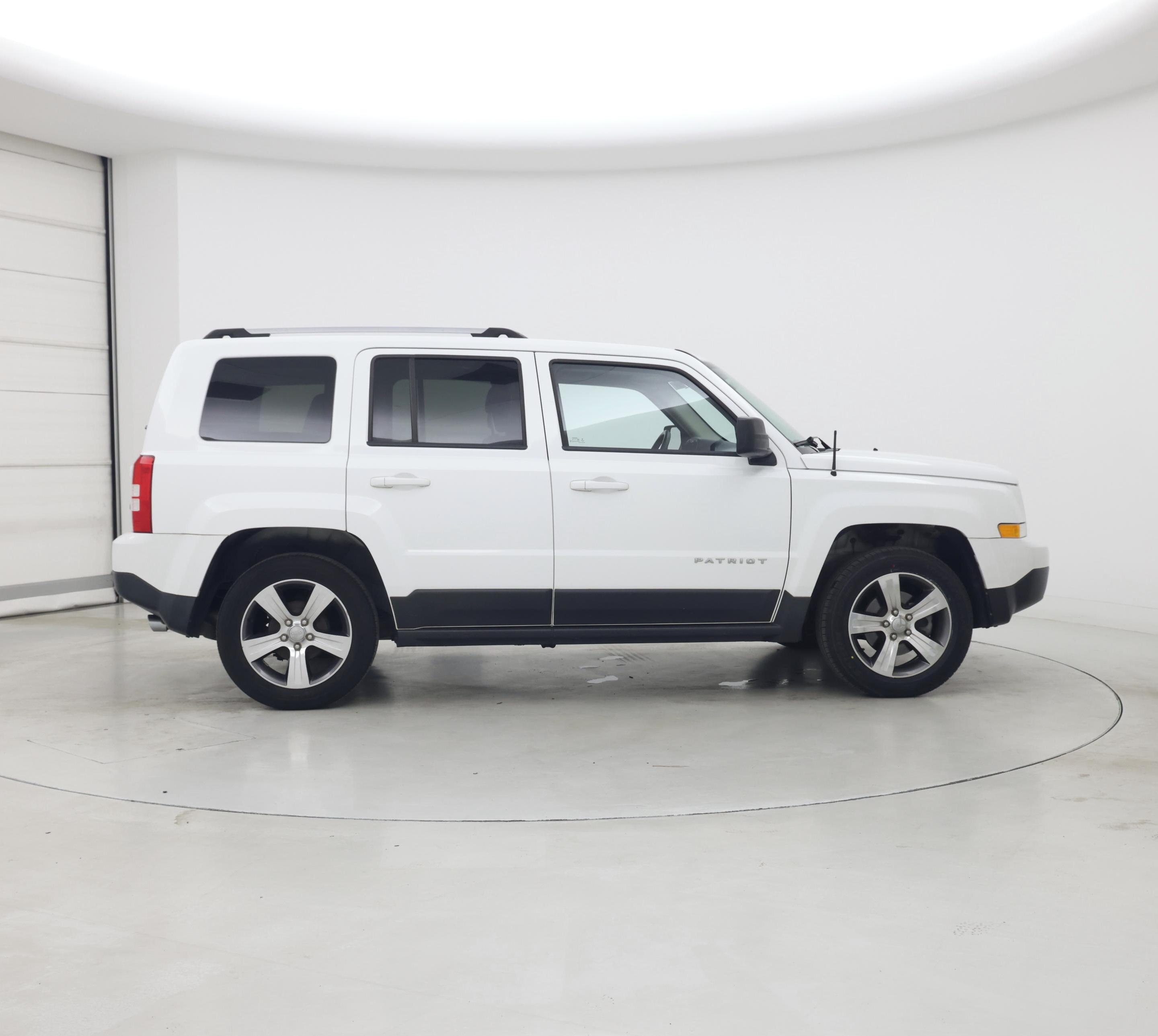 Thumbnail: 2017 Jeep Patriot - 7