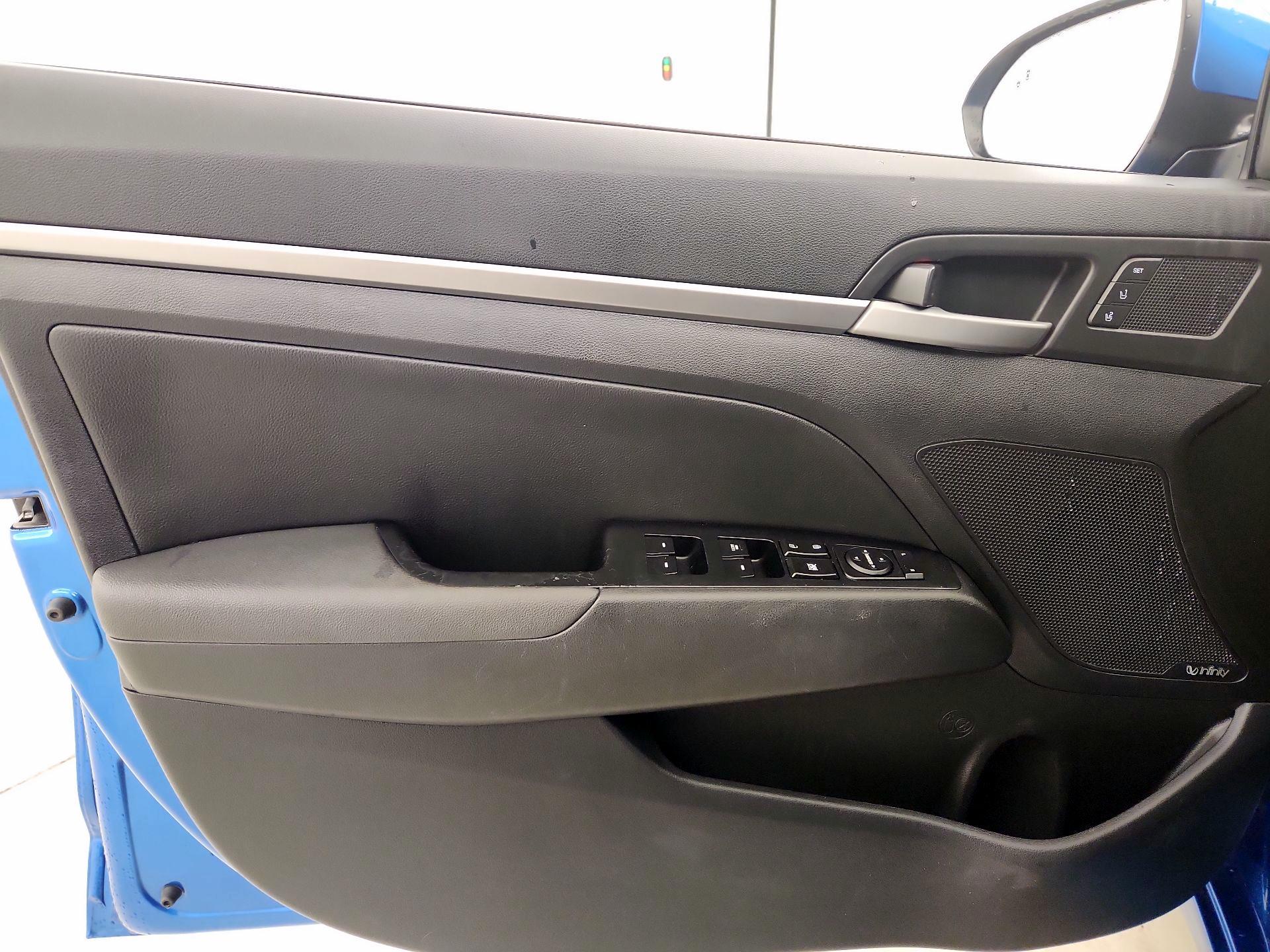 Thumbnail: 2017 Hyundai Elantra - 12