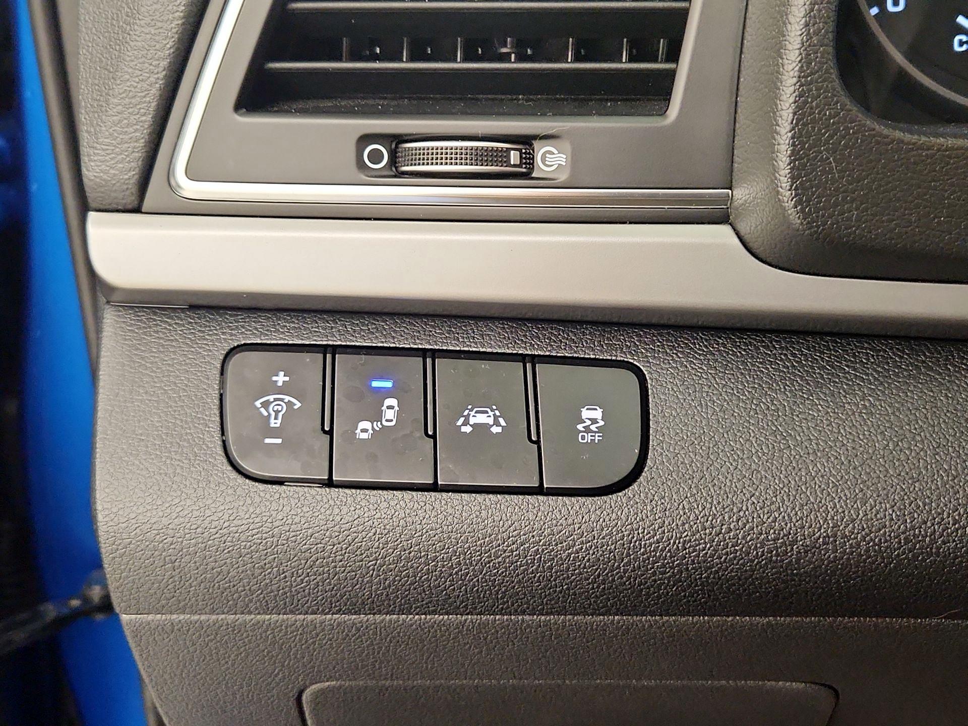 Thumbnail: 2017 Hyundai Elantra - 13