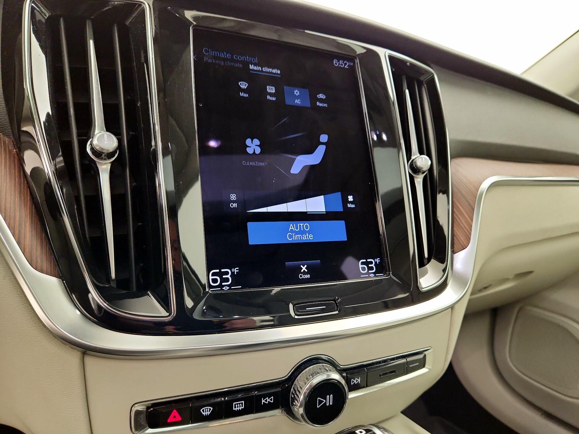 Thumbnail: 2021 Volvo S60 - 17