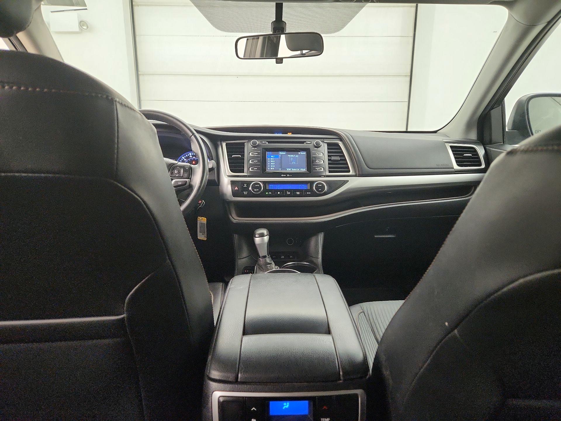 Thumbnail: 2015 Toyota Highlander - 9