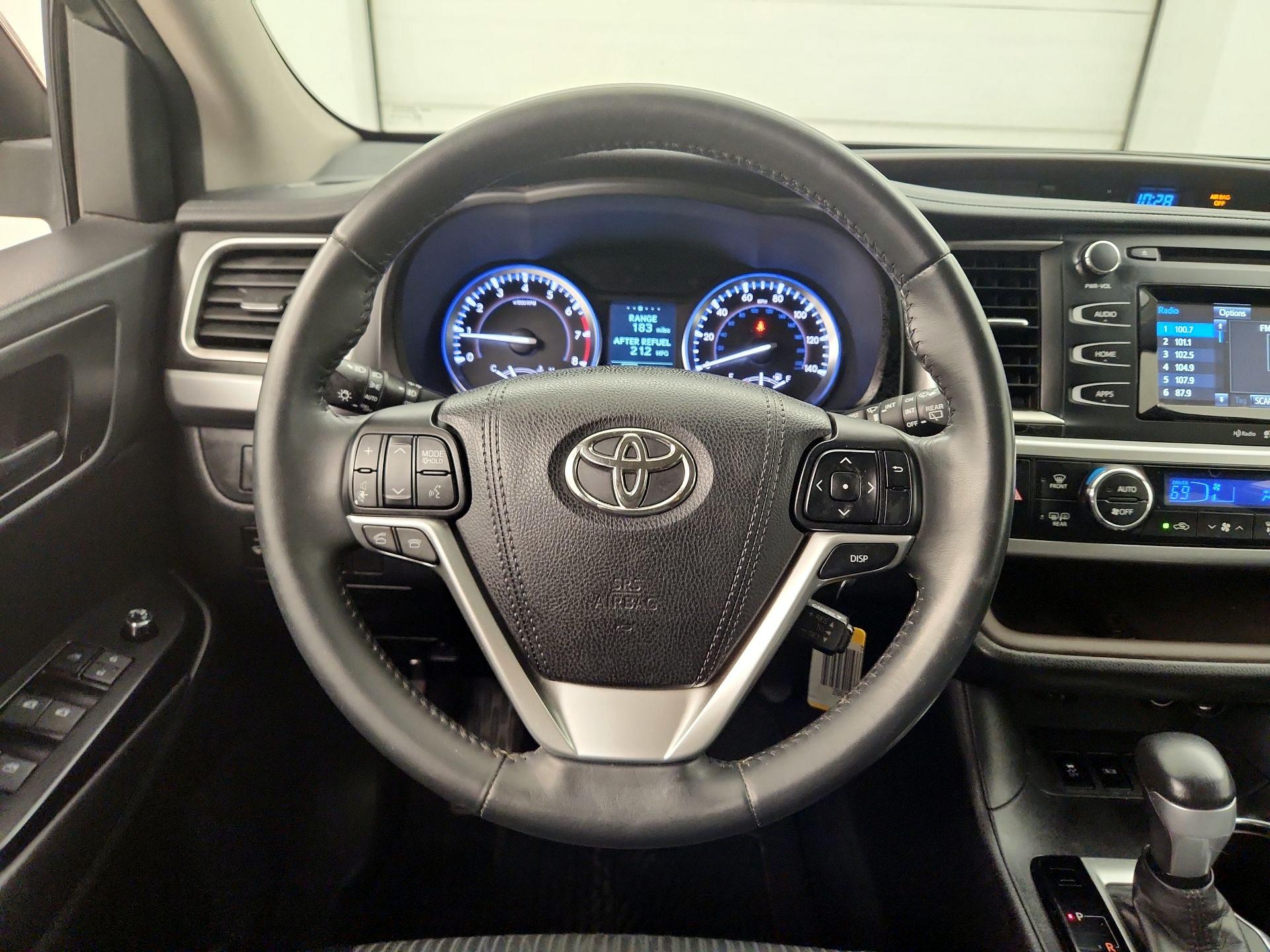 Thumbnail: 2015 Toyota Highlander - 10
