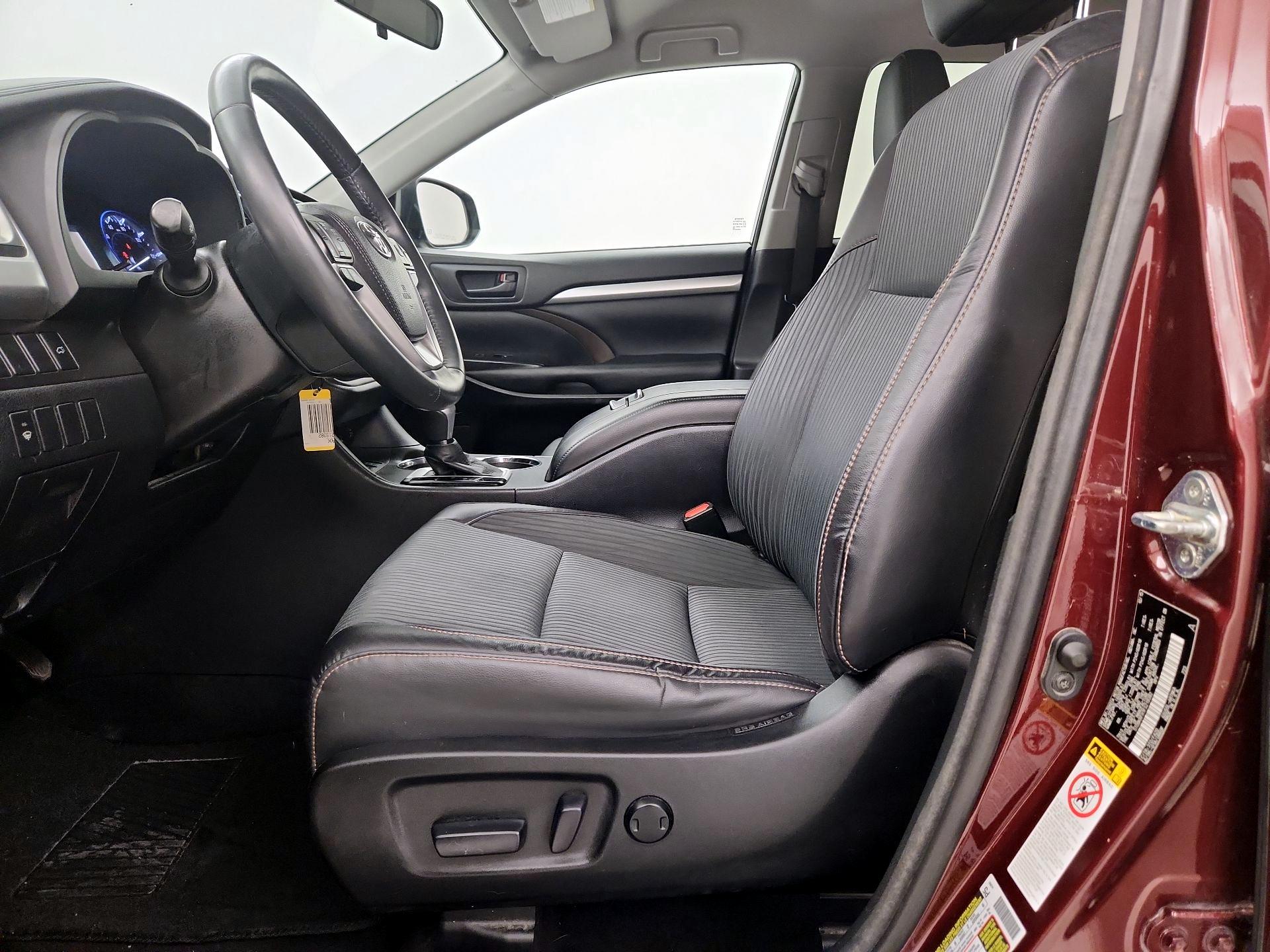 Thumbnail: 2015 Toyota Highlander - 11