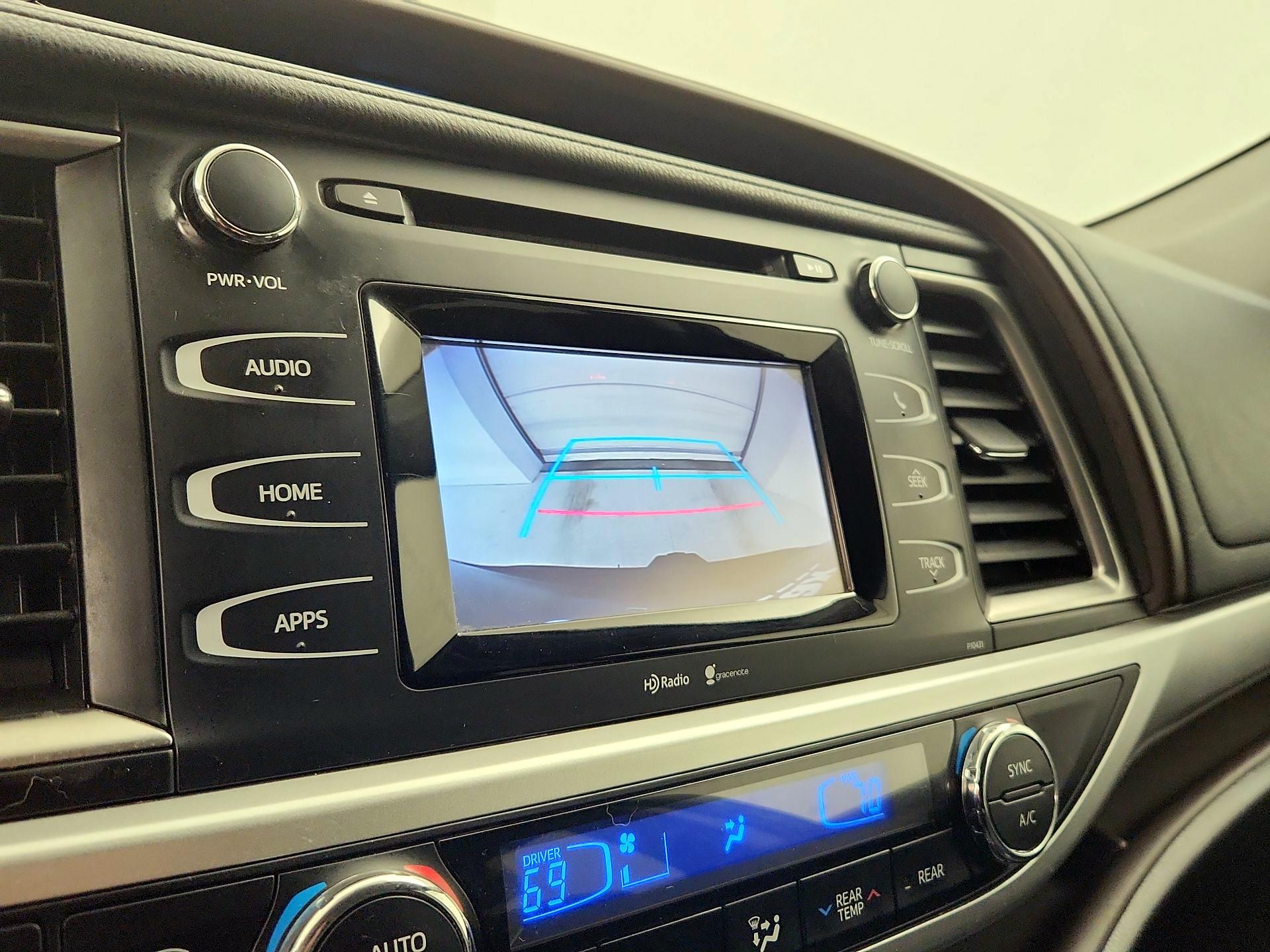 Thumbnail: 2015 Toyota Highlander - 14