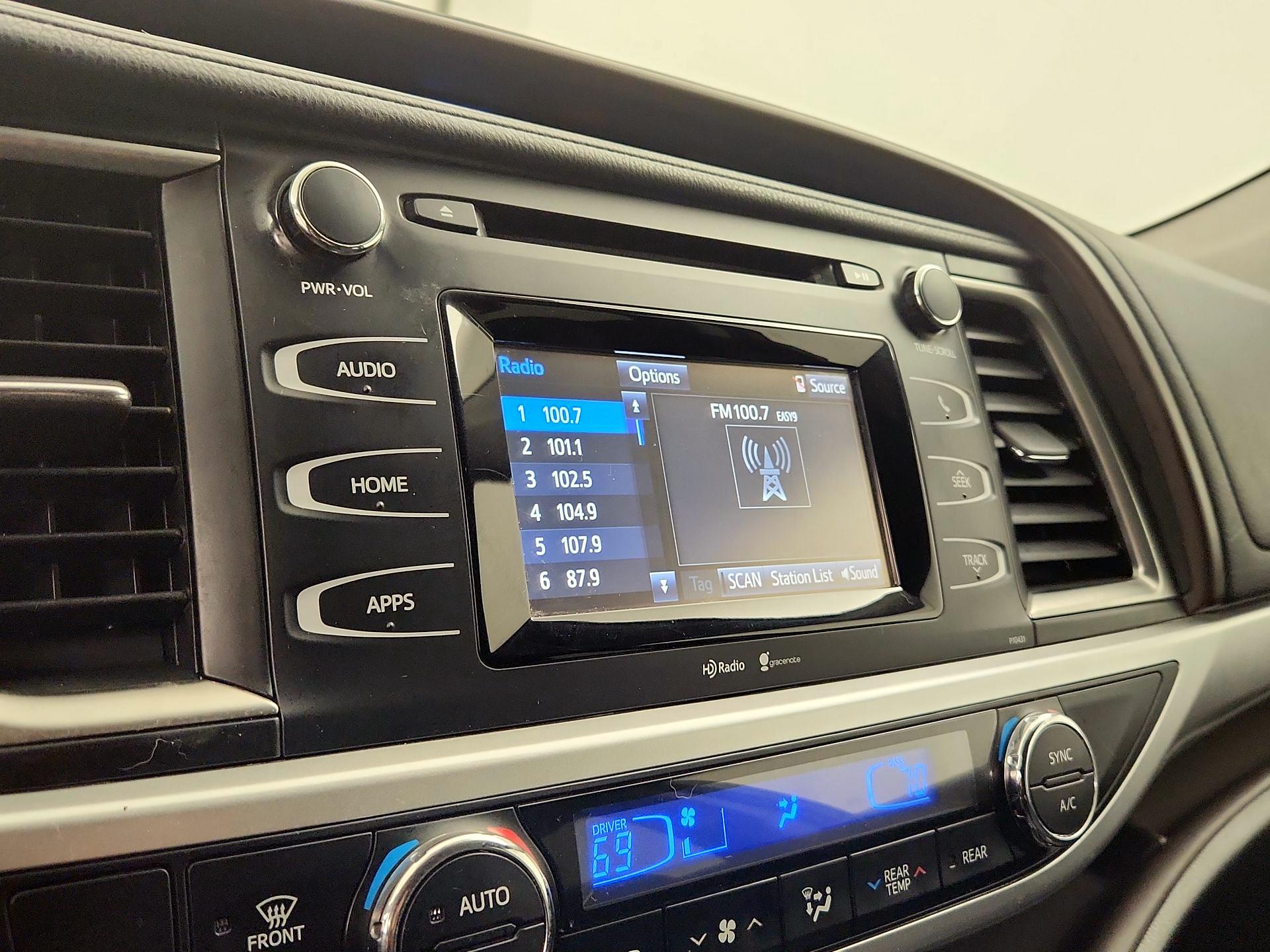 Thumbnail: 2015 Toyota Highlander - 15