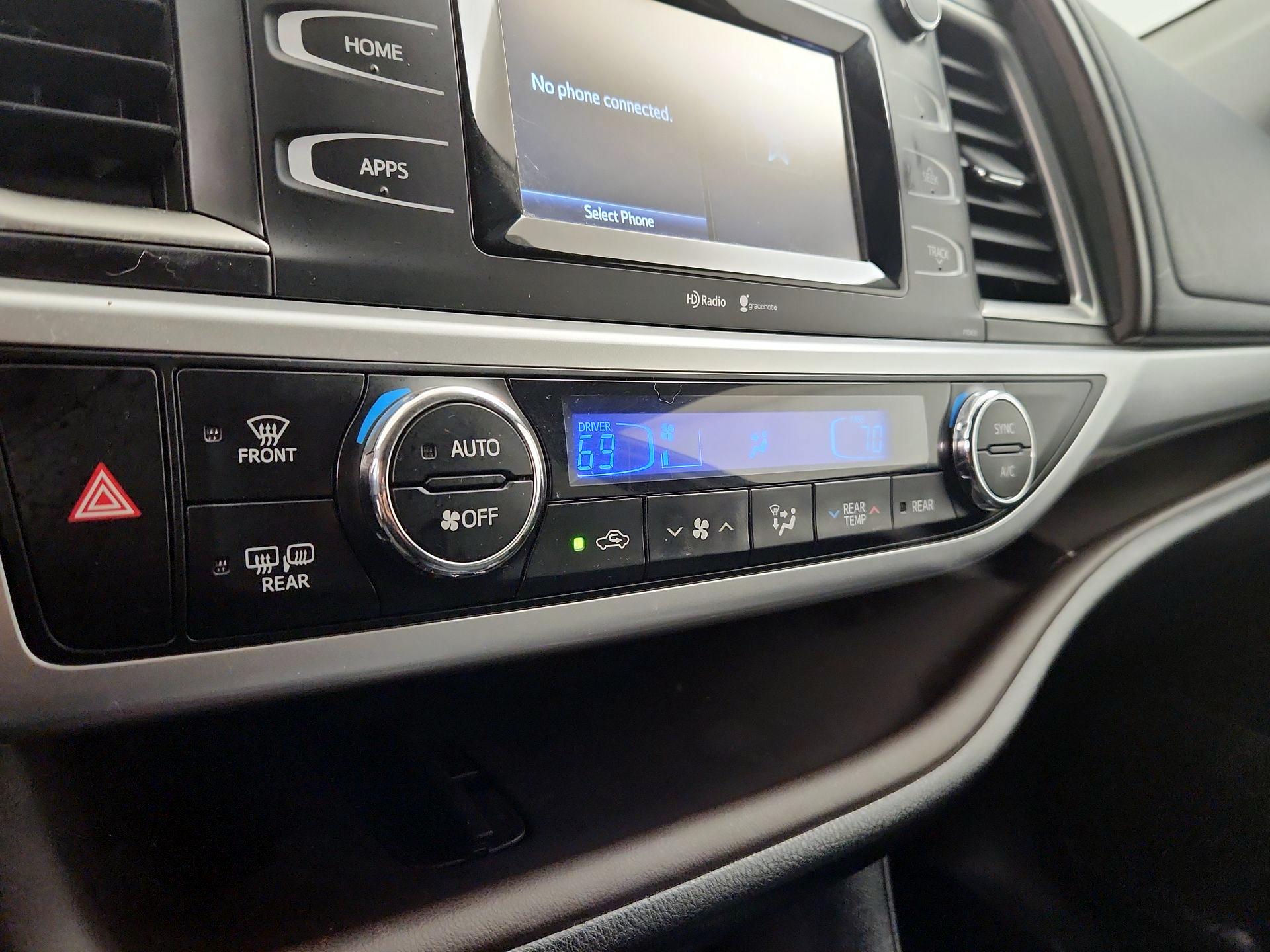 Thumbnail: 2015 Toyota Highlander - 16