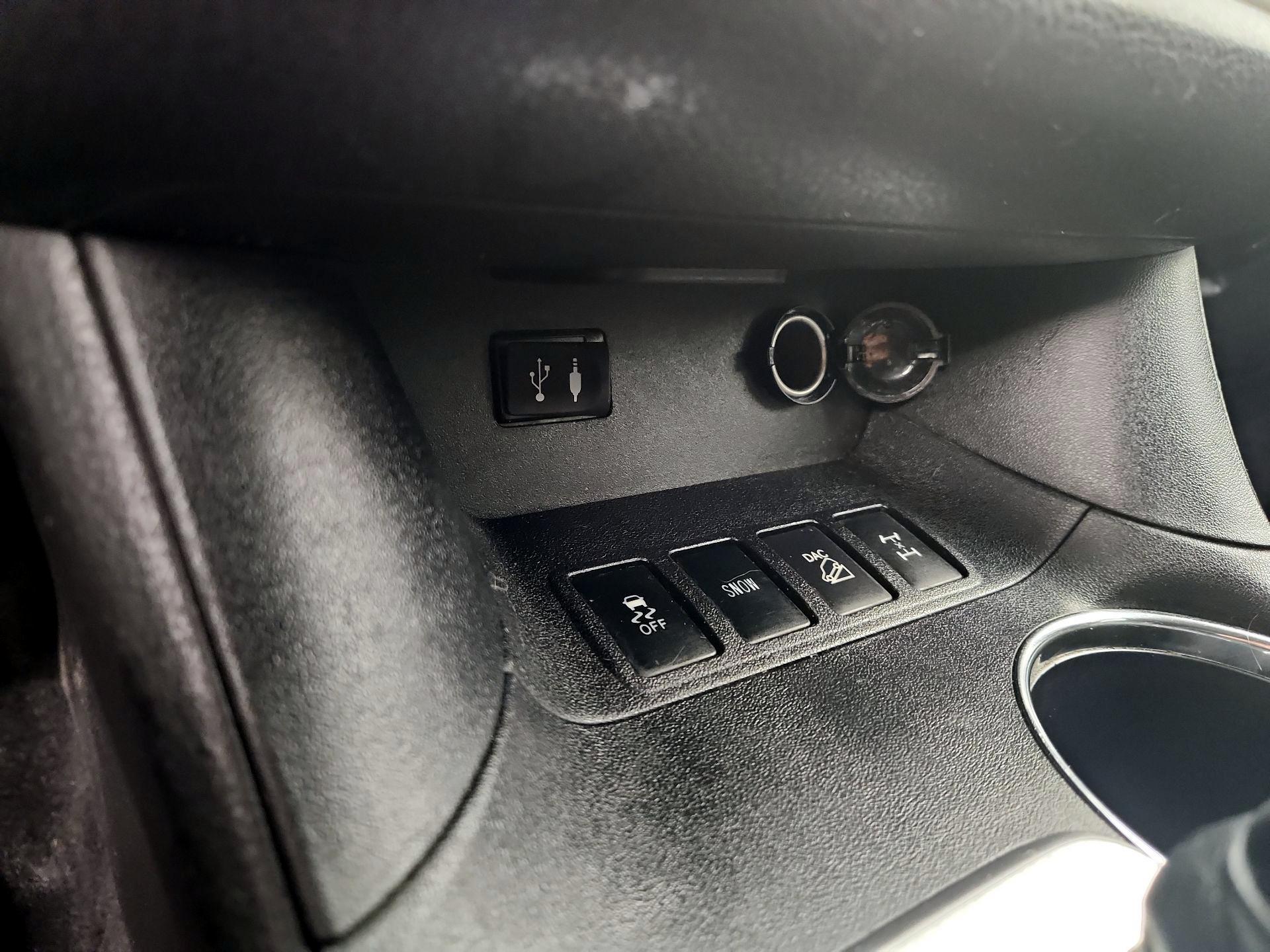 Thumbnail: 2015 Toyota Highlander - 18