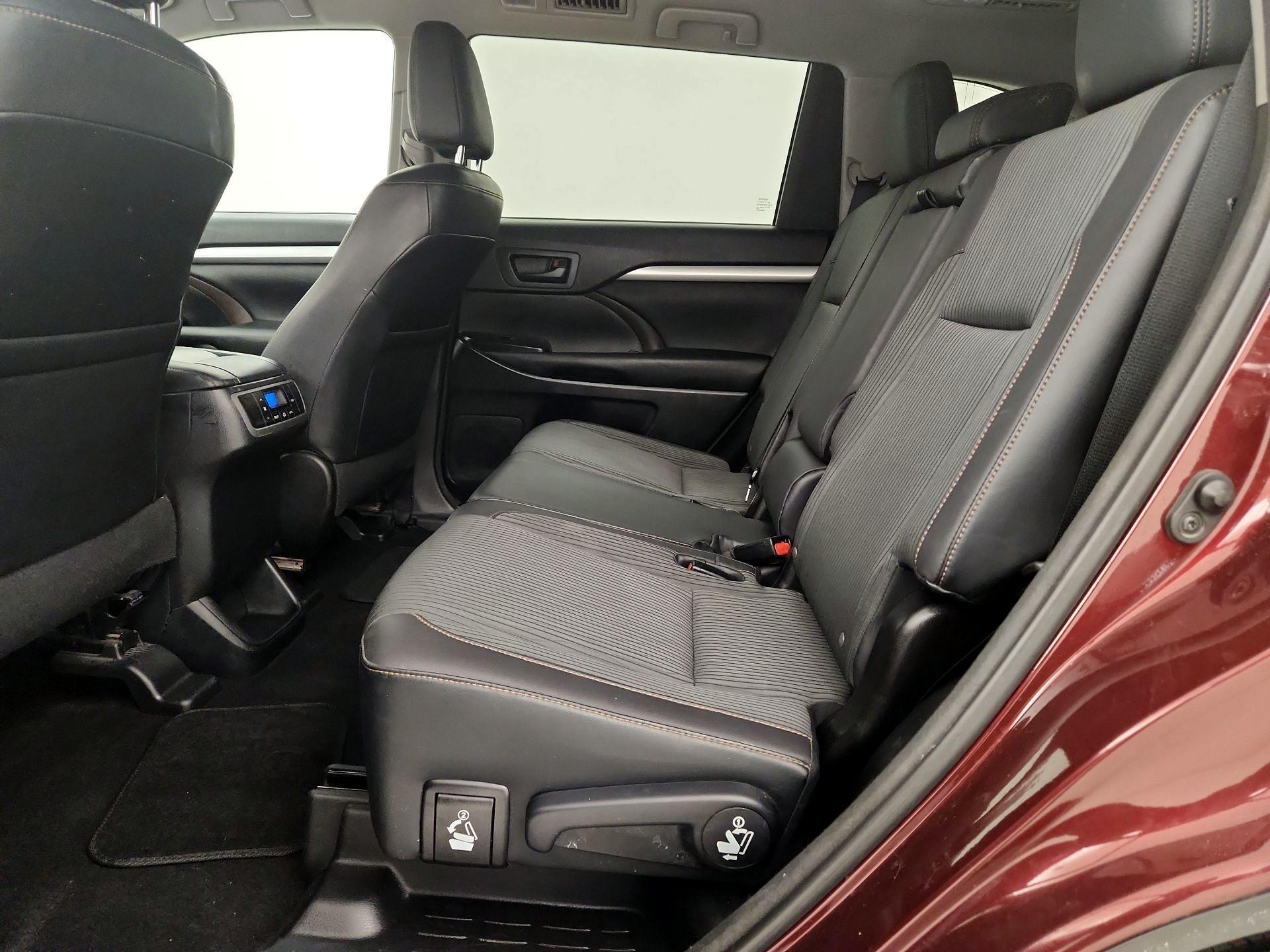 Thumbnail: 2015 Toyota Highlander - 19