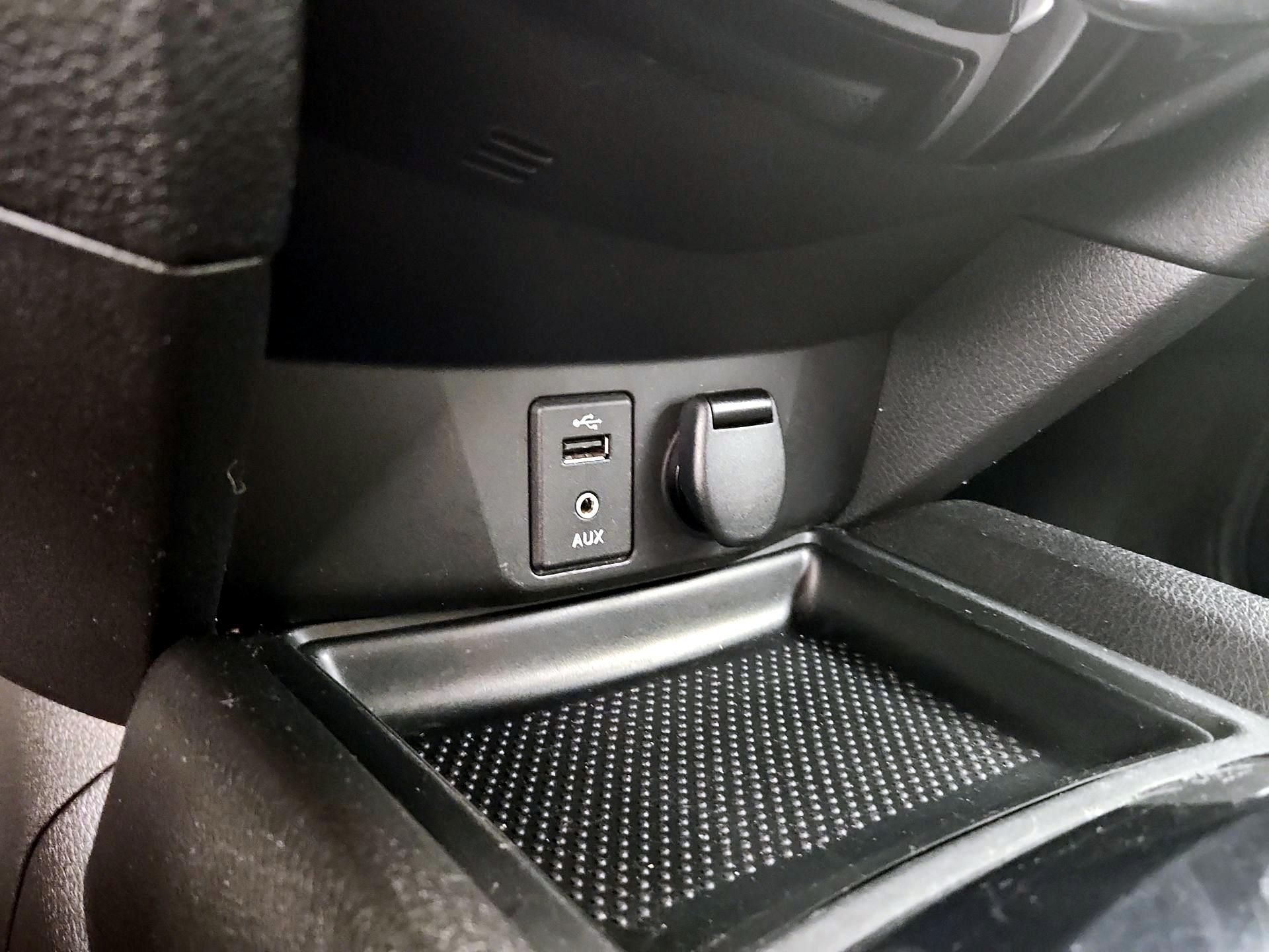 Thumbnail: 2016 Nissan Rogue - 18