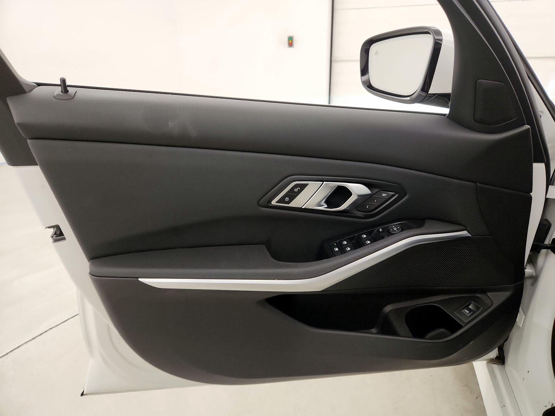 Thumbnail: 2019 BMW 3 Series - 12