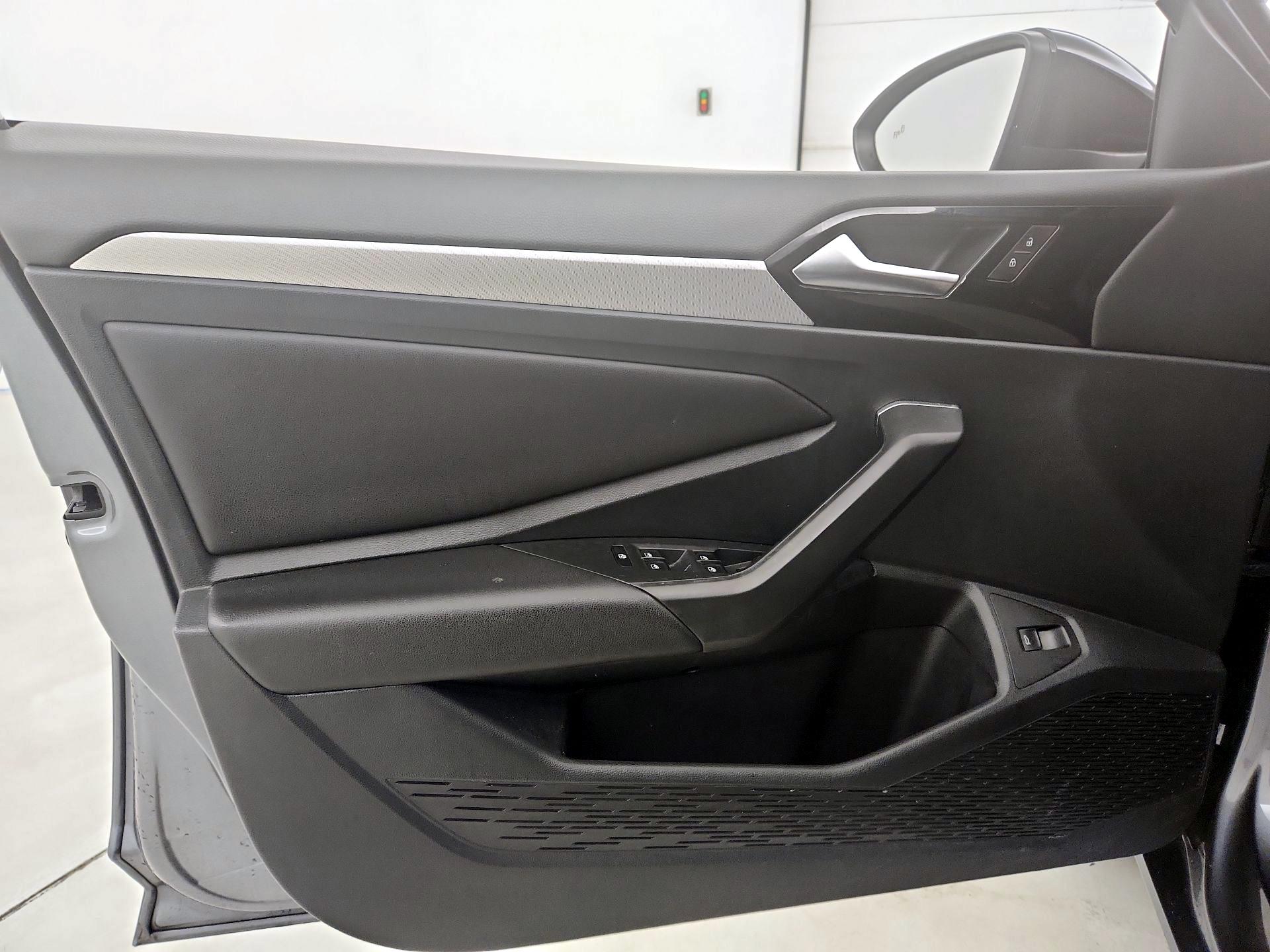 Thumbnail: 2019 Volkswagen Jetta - 12