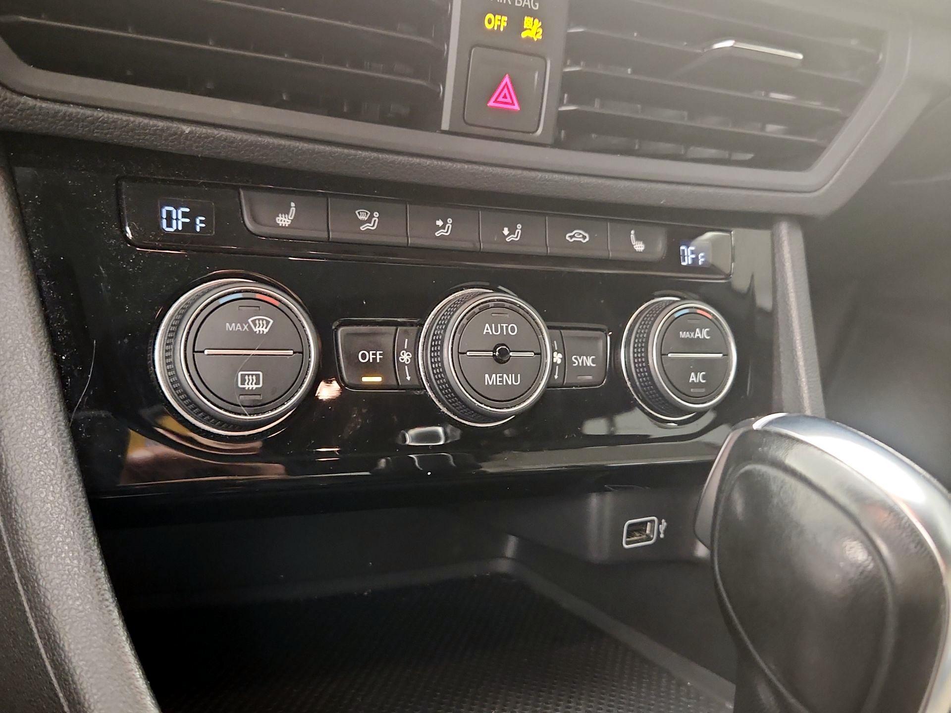 Thumbnail: 2019 Volkswagen Jetta - 16