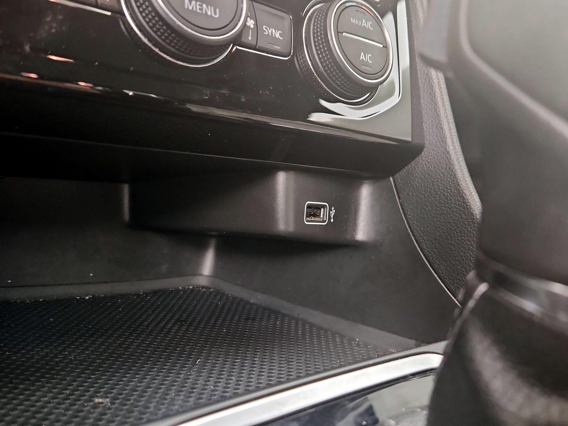 Thumbnail: 2019 Volkswagen Jetta - 18